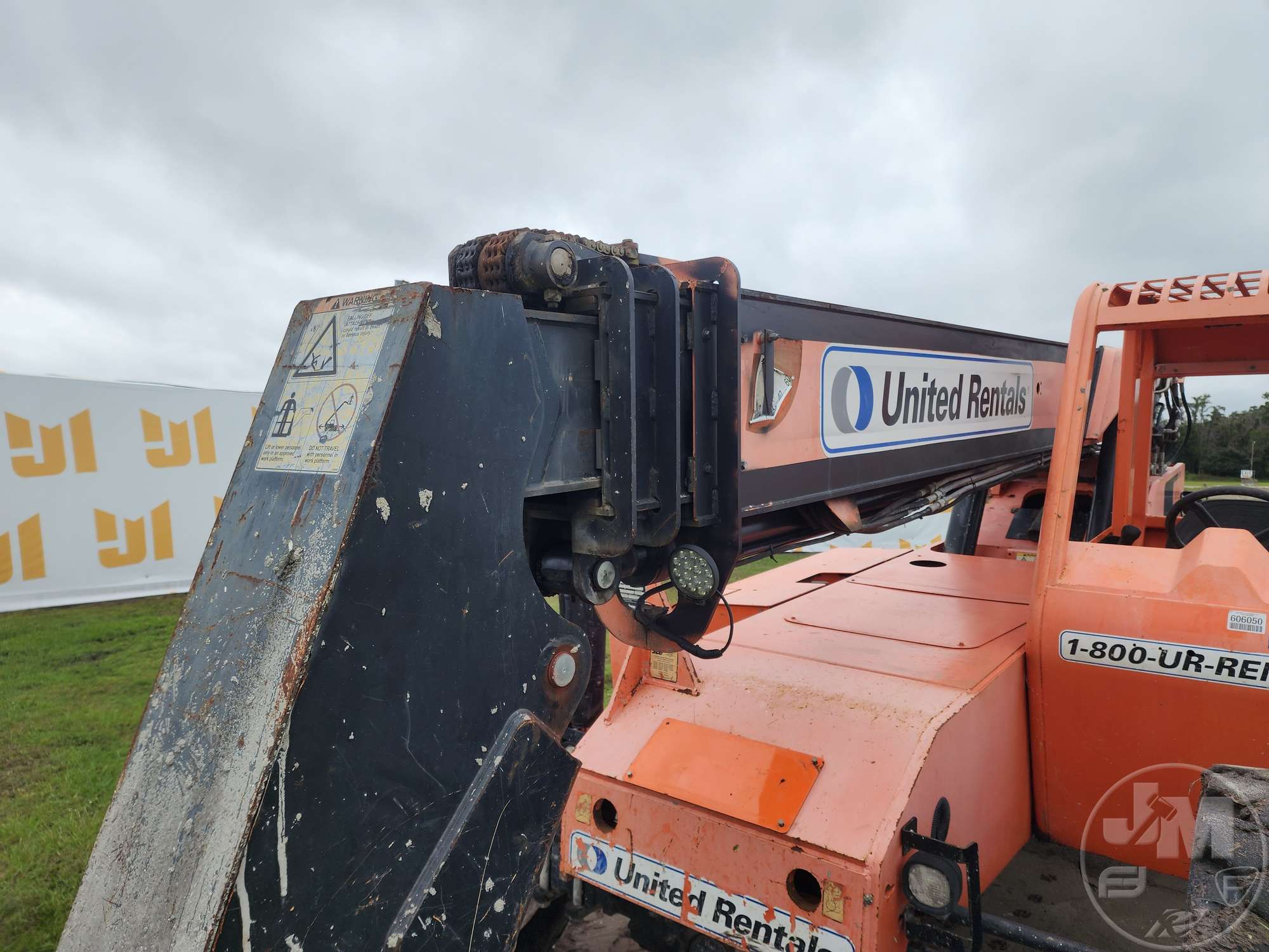 2017 JLG 6042
