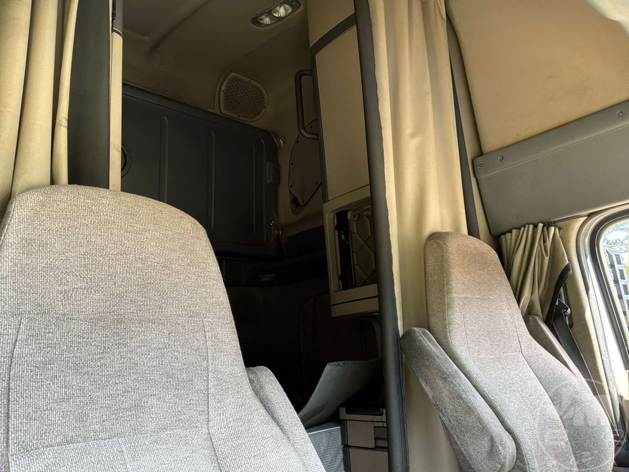 2016 Freightliner CASCADIA