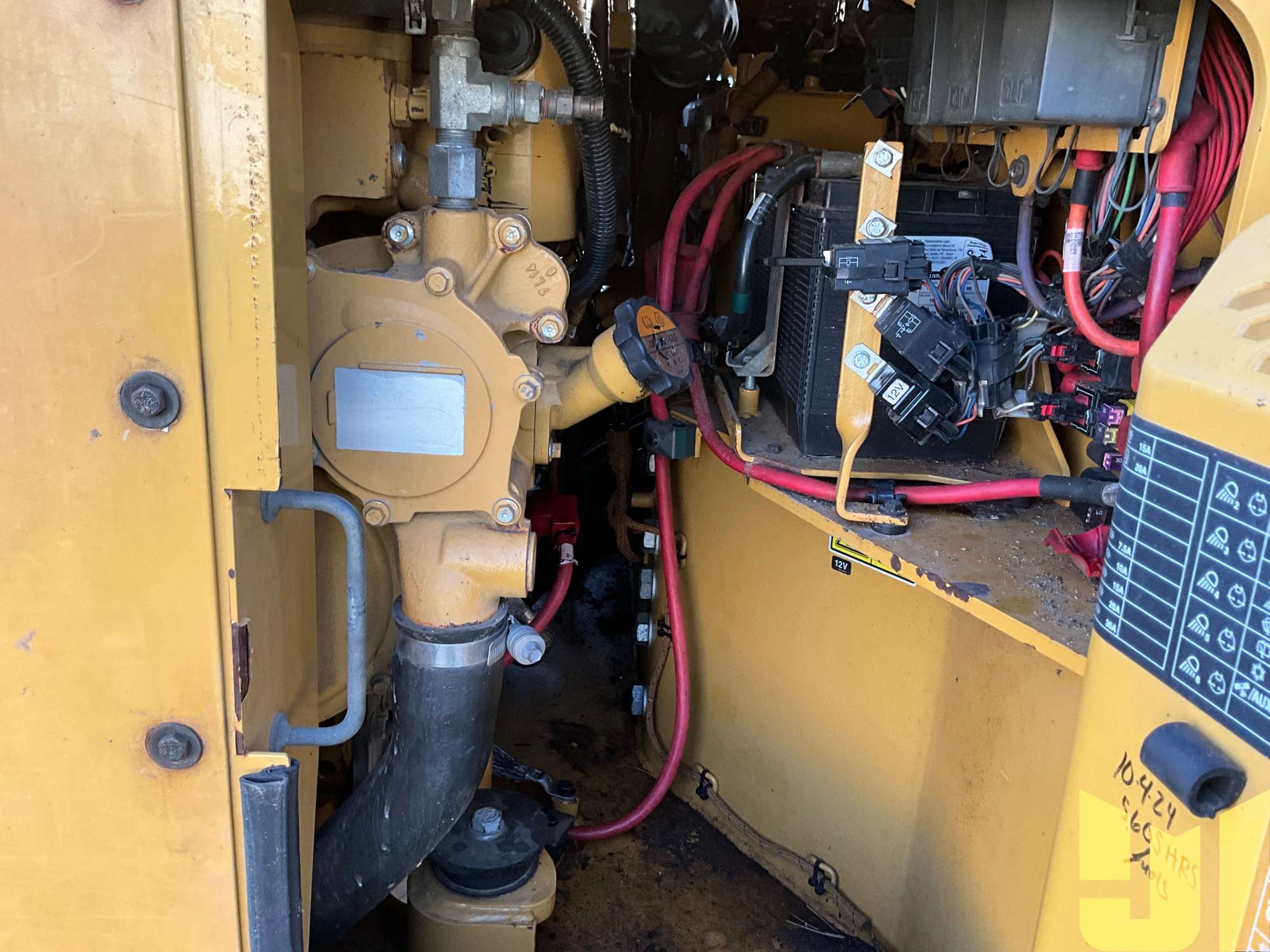 2015 Caterpillar CB64B