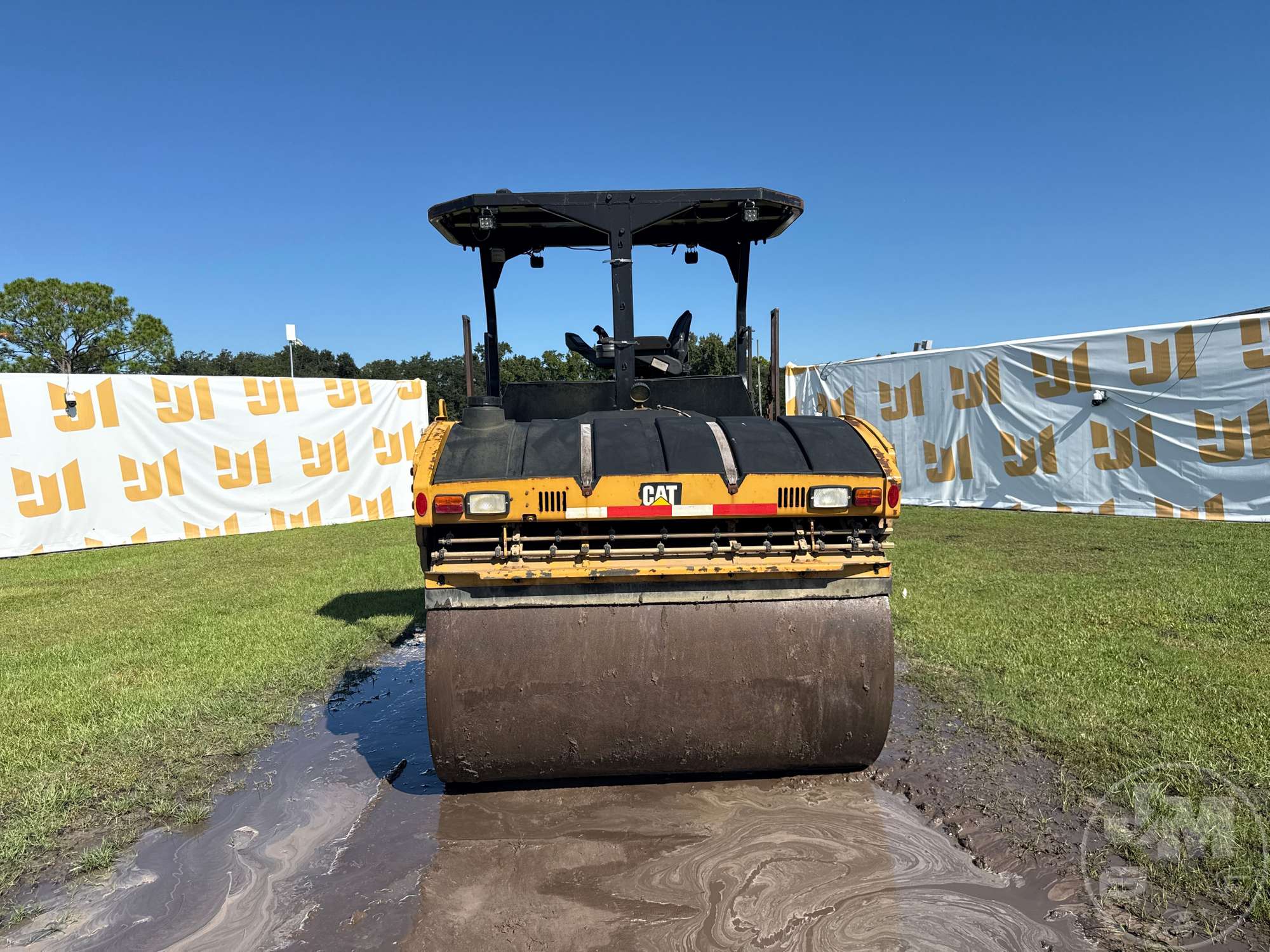 2016 Caterpillar CB64B