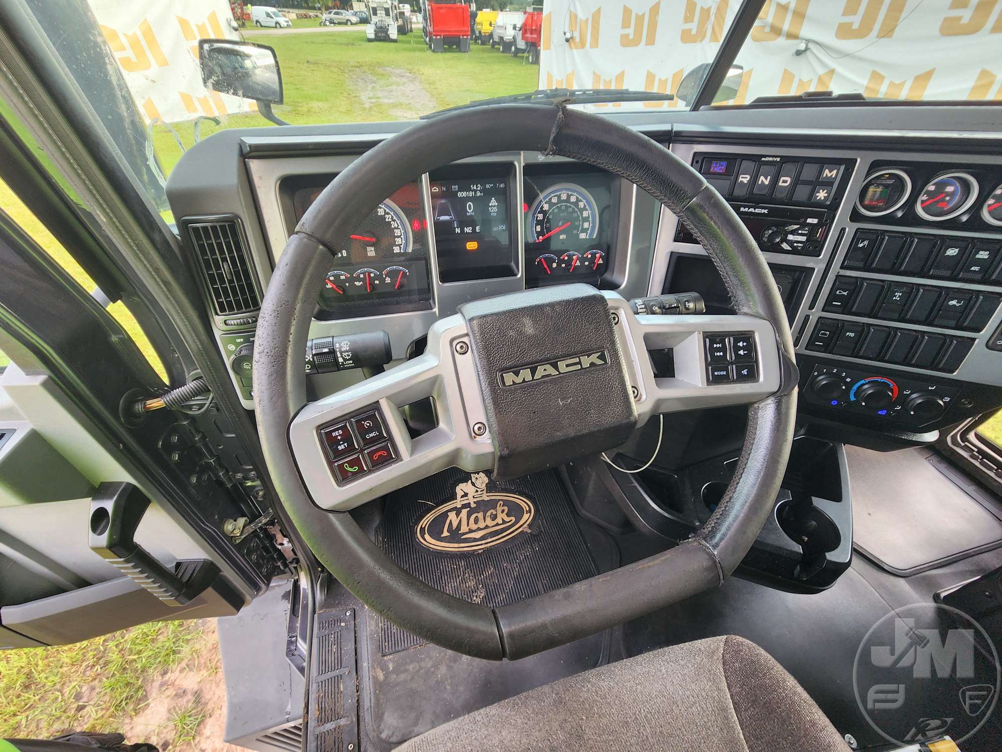 2020 Mack AN64T