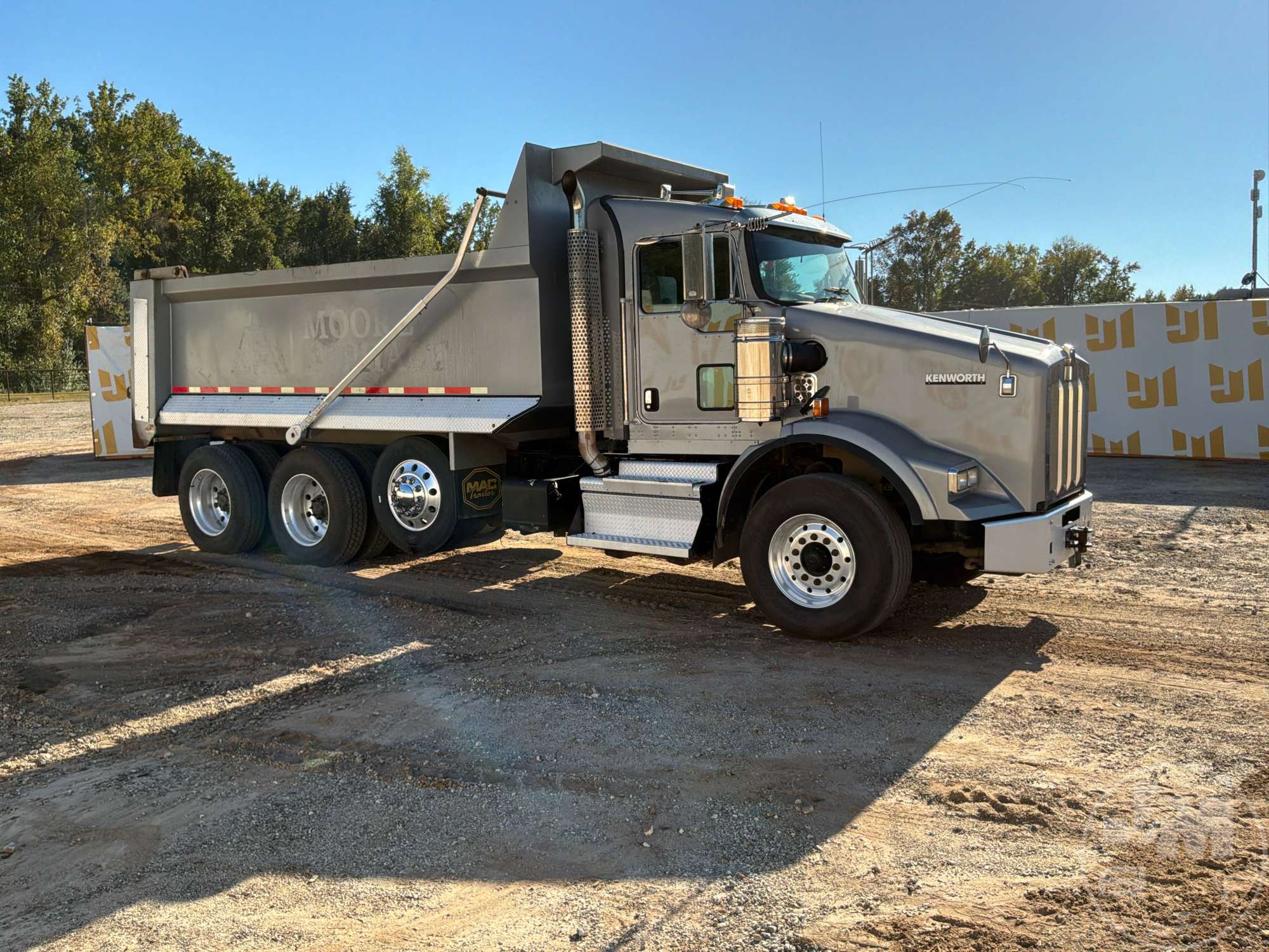 2019 Kenworth T8 SERIES