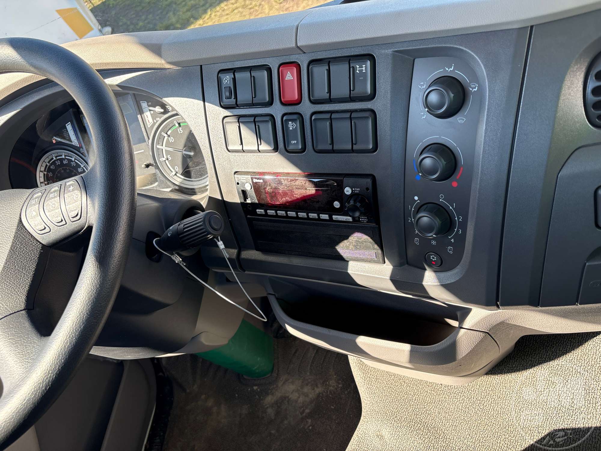 2025 Peterbilt 220