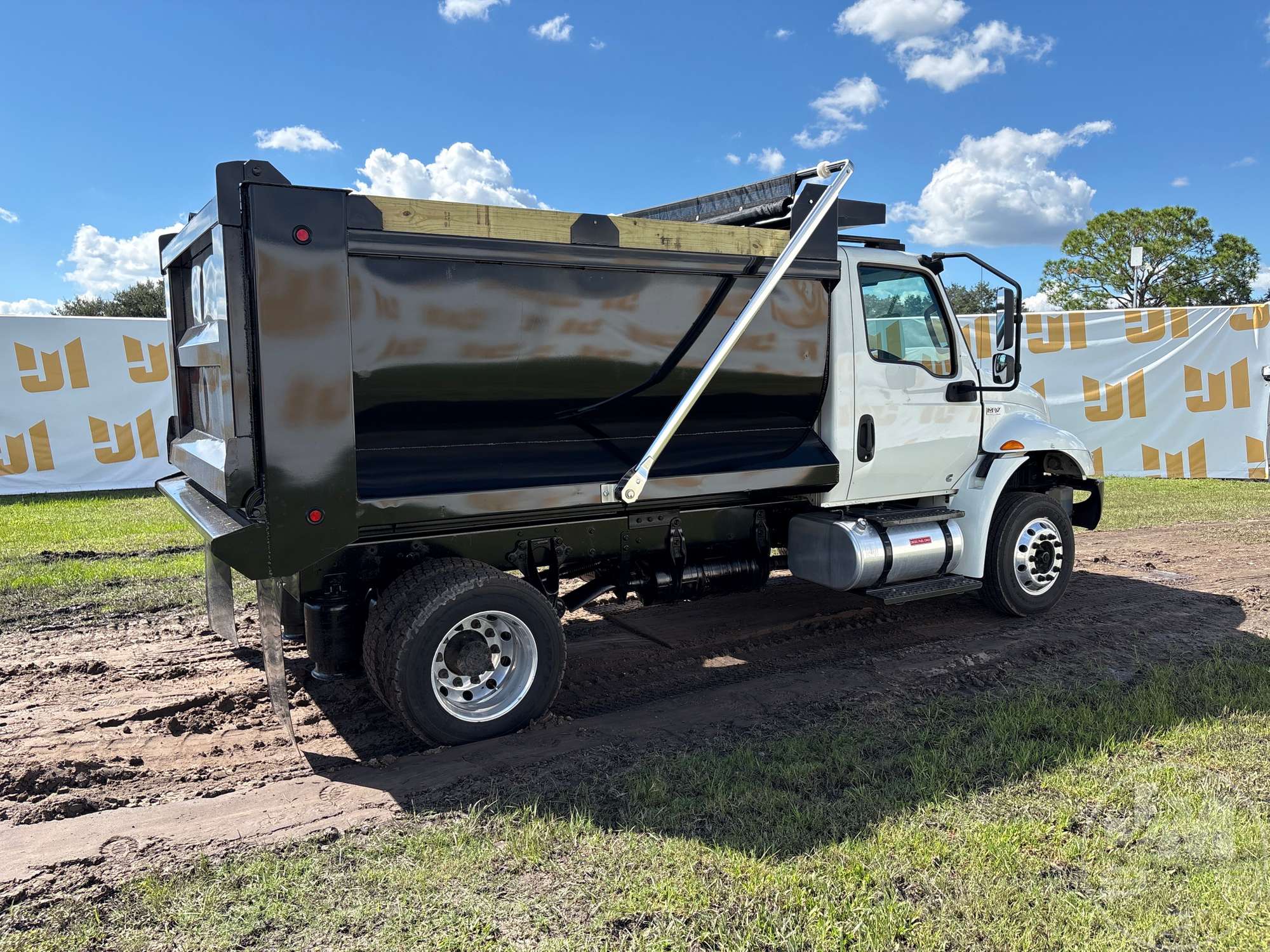 2021 International MV607