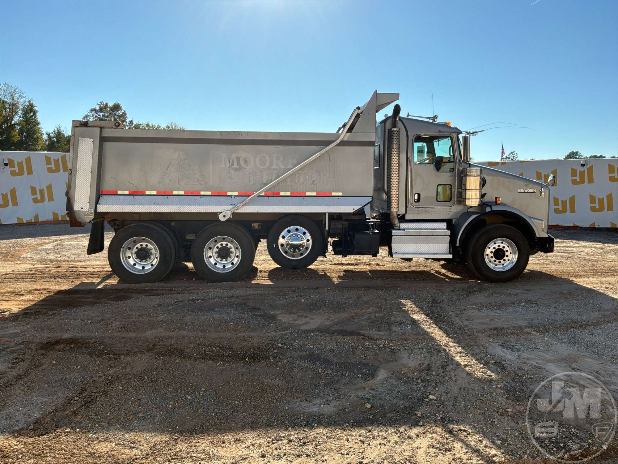 2019 Kenworth T8 SERIES
