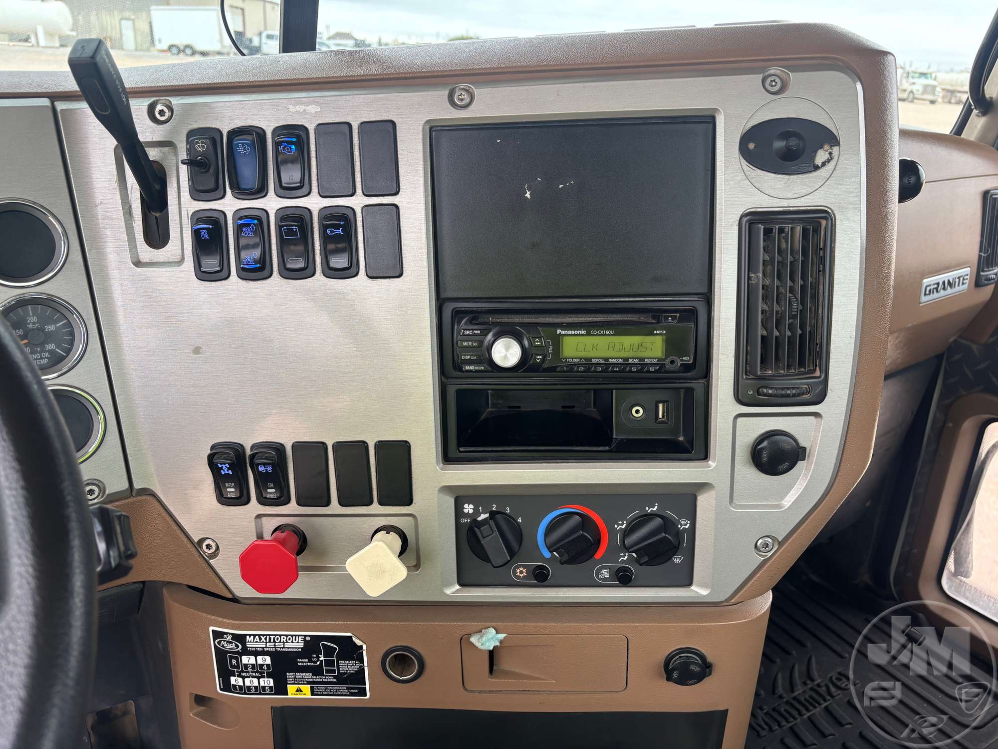 2013 Mack GU713