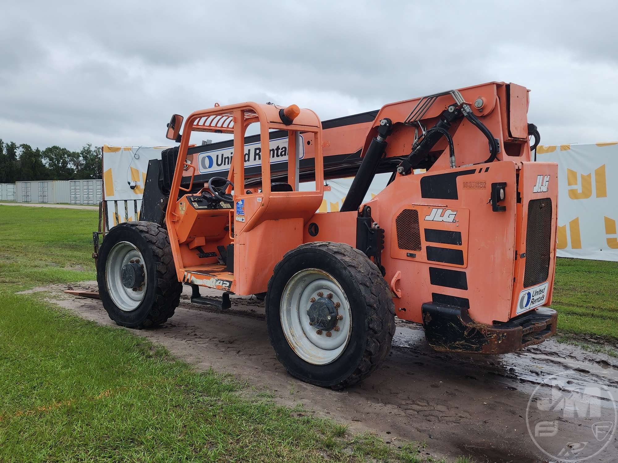 2017 JLG 6042