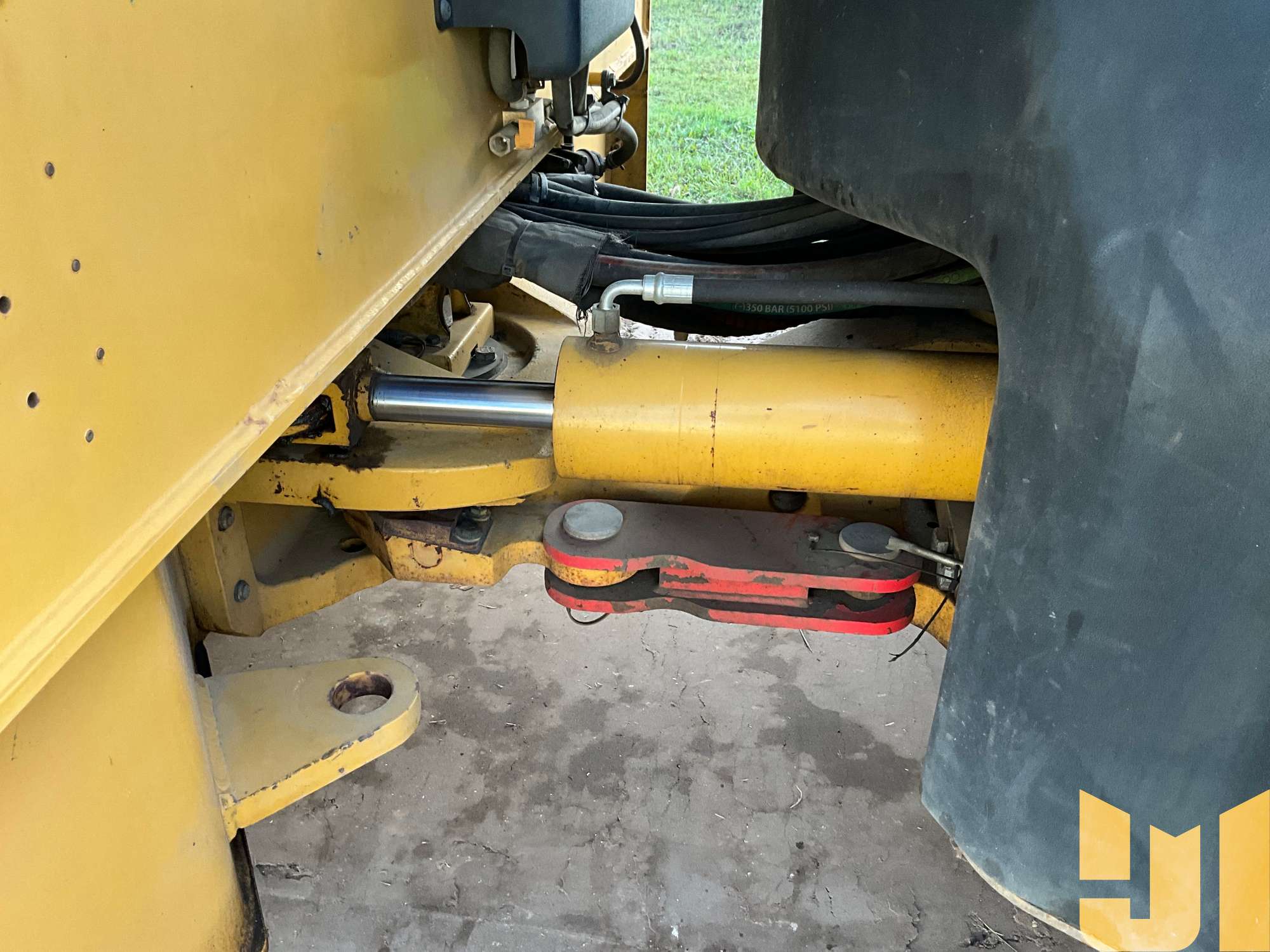 2015 Caterpillar CB64B