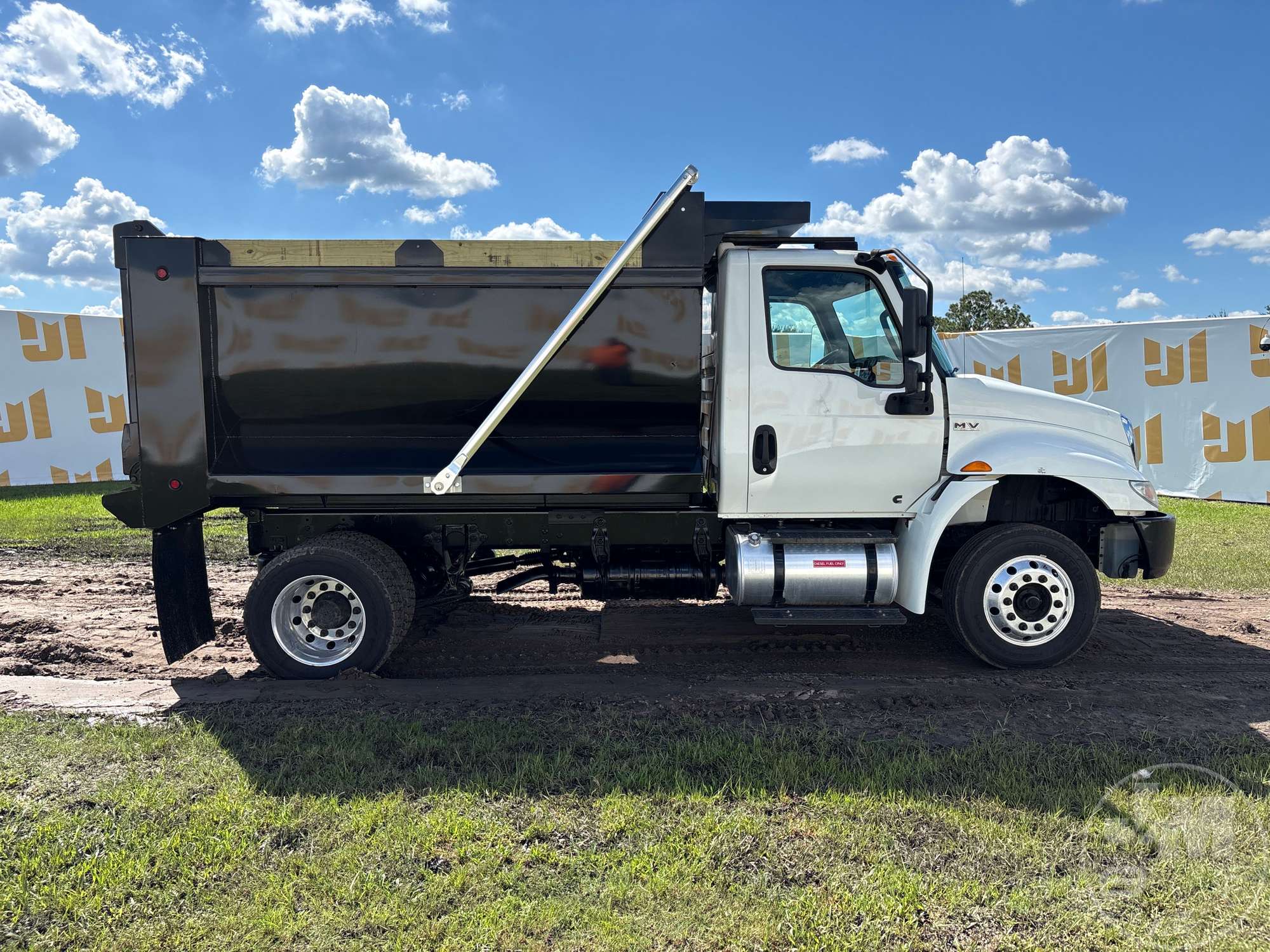 2021 International MV607