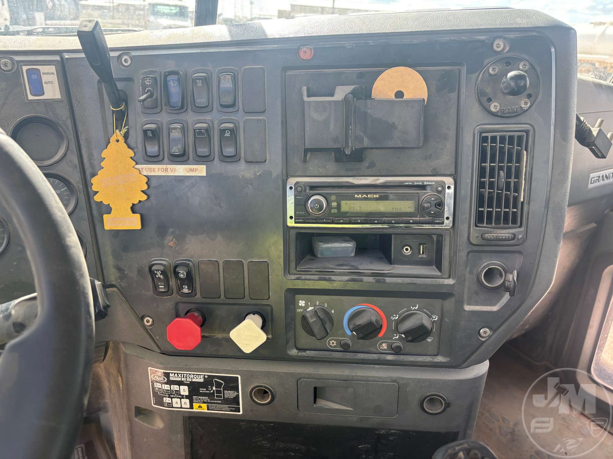 2013 Mack GU713