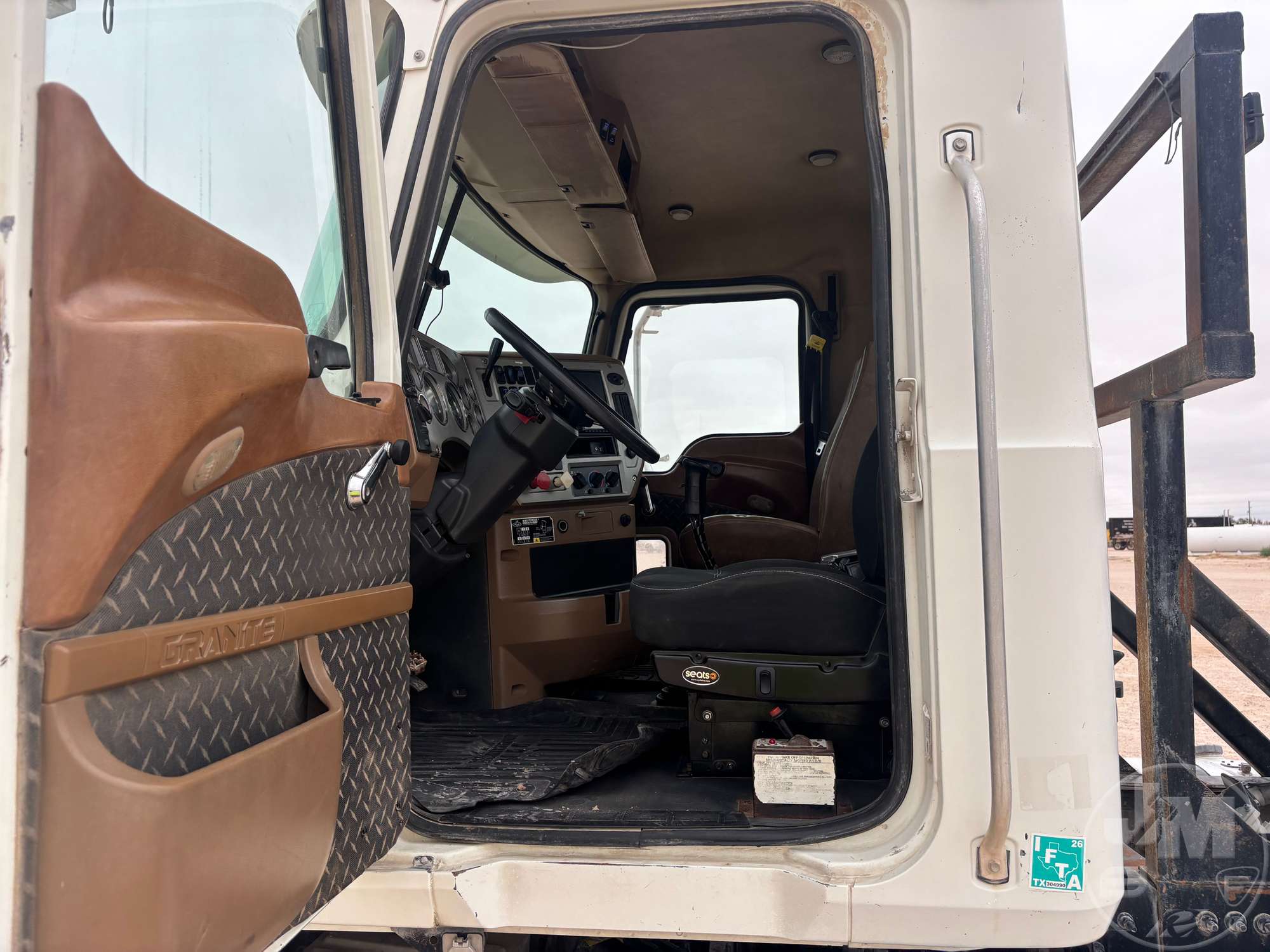 2013 Mack GU713