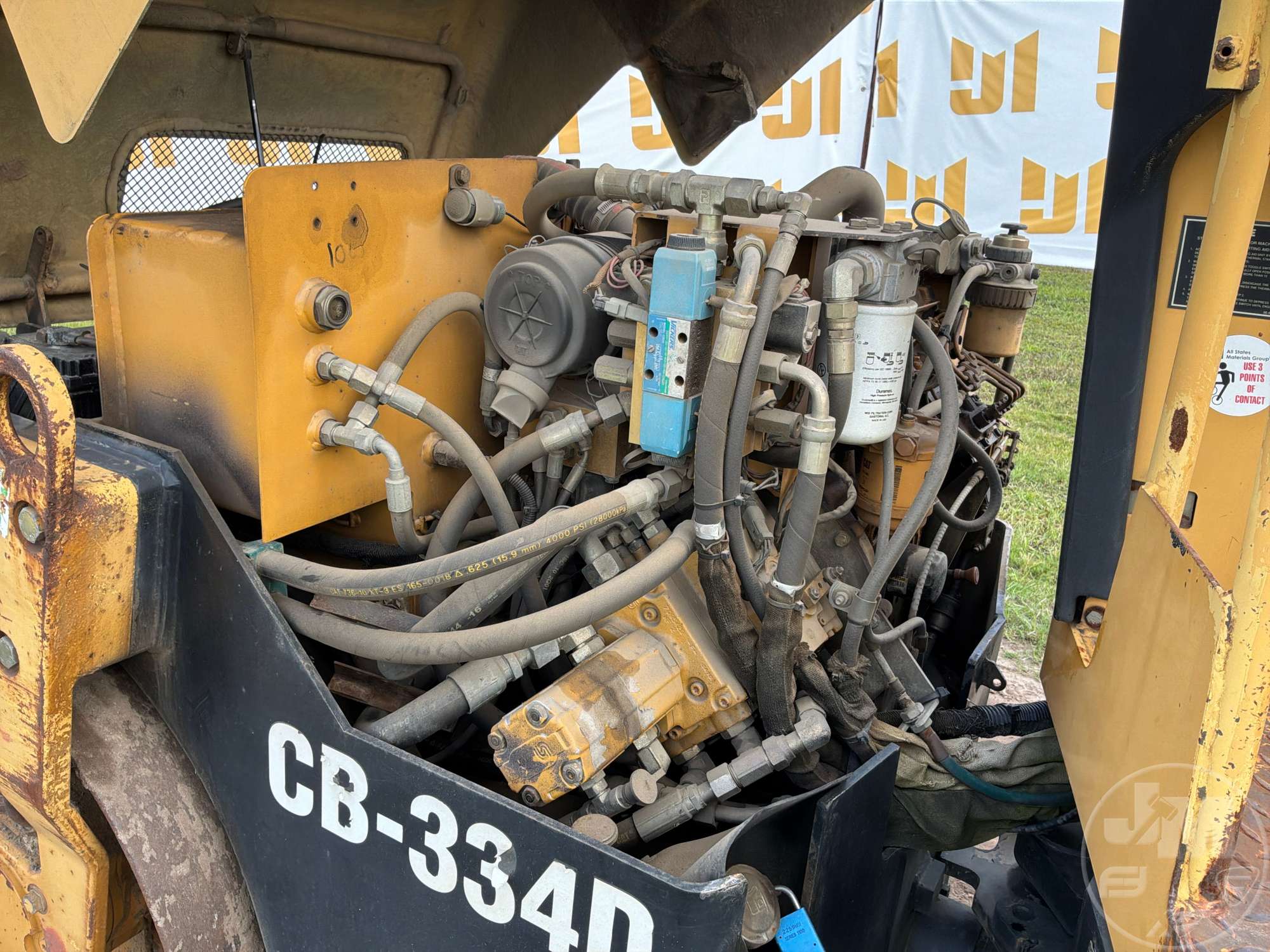2003 Caterpillar CB334D