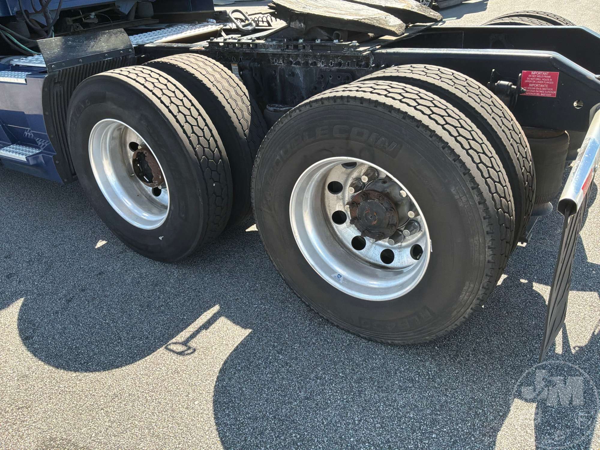 2022 Volvo VNL760