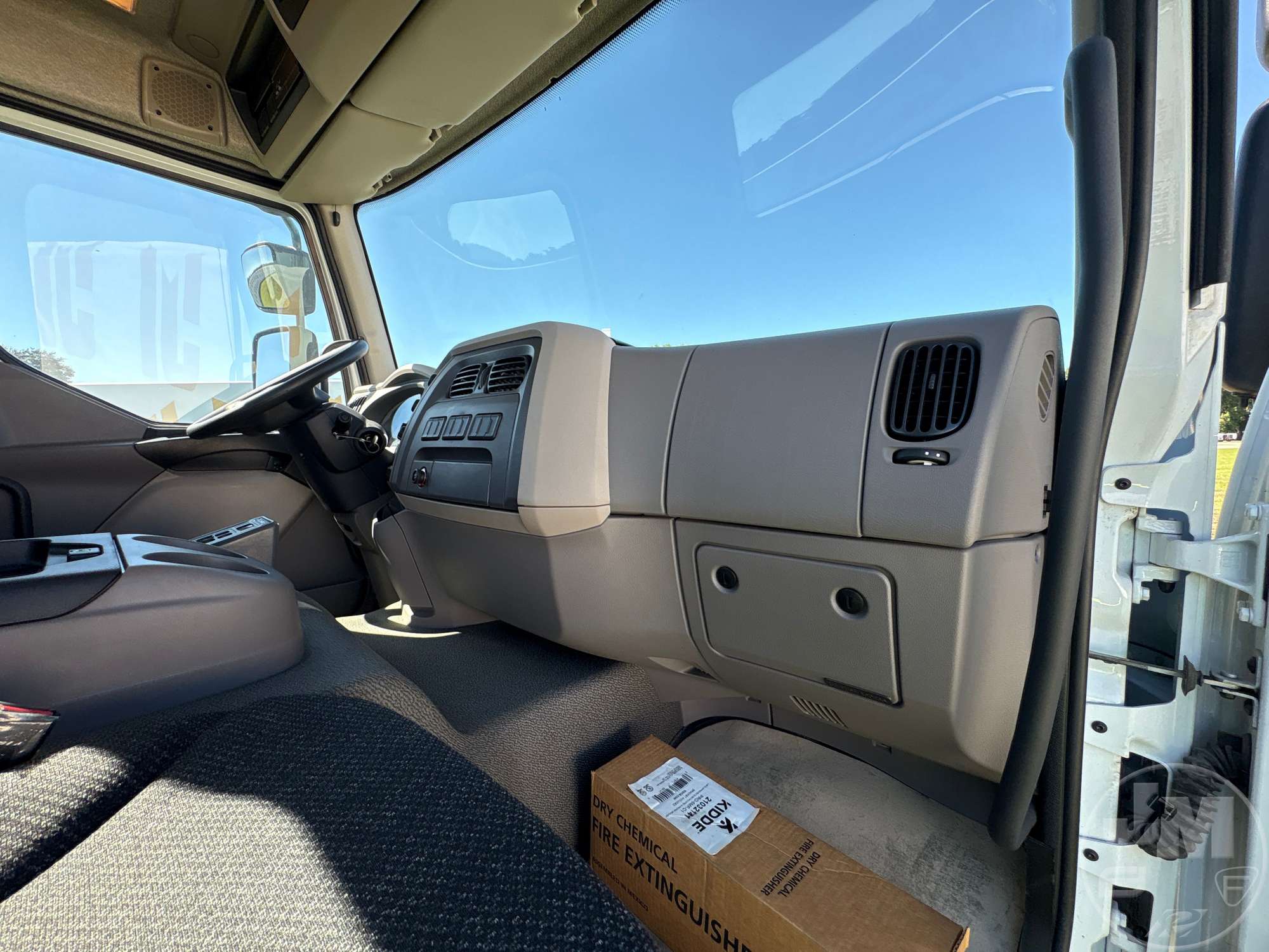 2025 Peterbilt 220