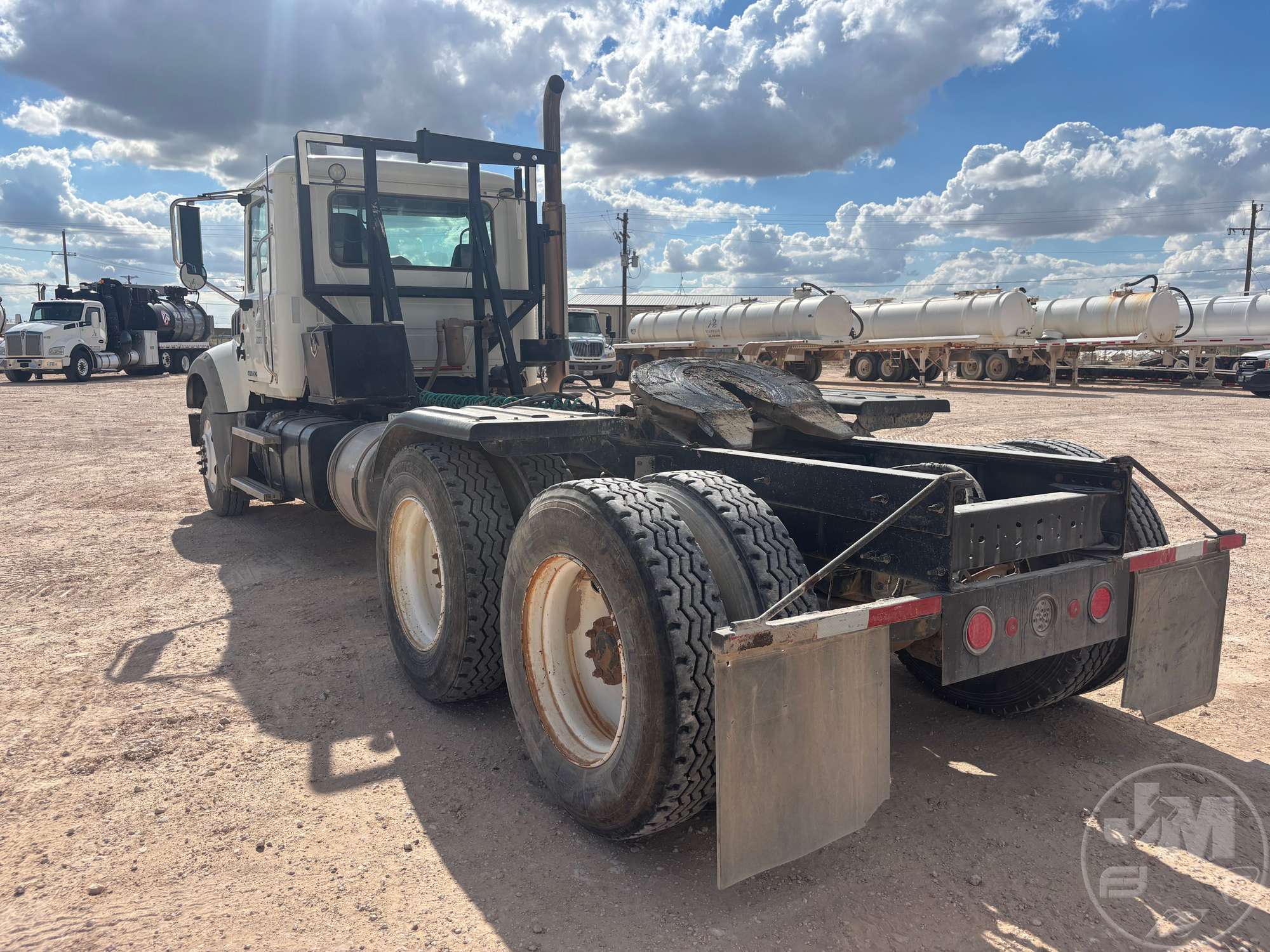 2013 Mack GU713