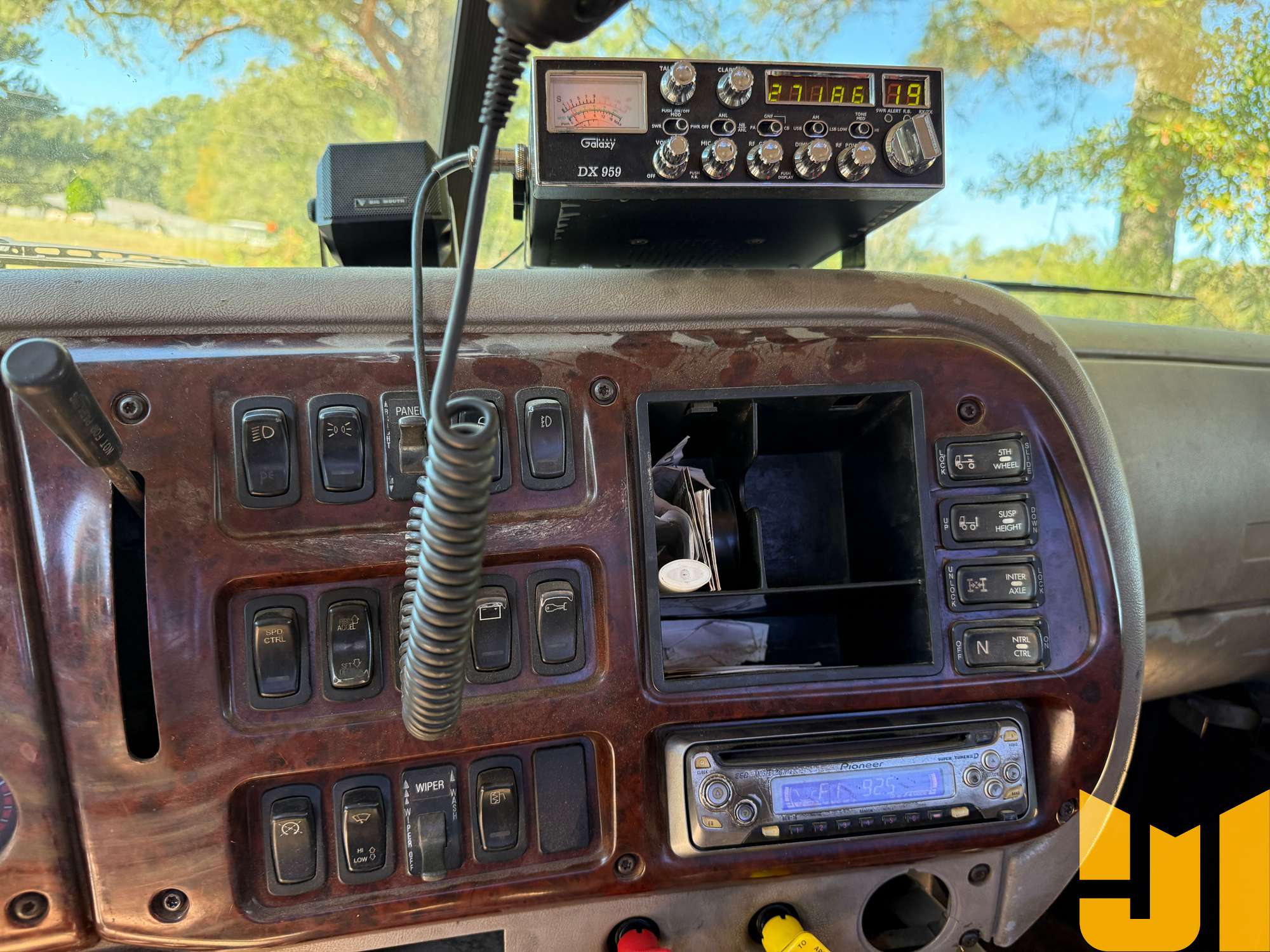 2002 Mack CH613