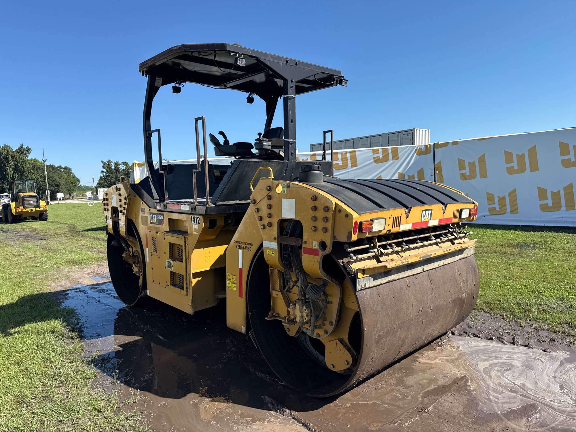 2016 Caterpillar CB64B