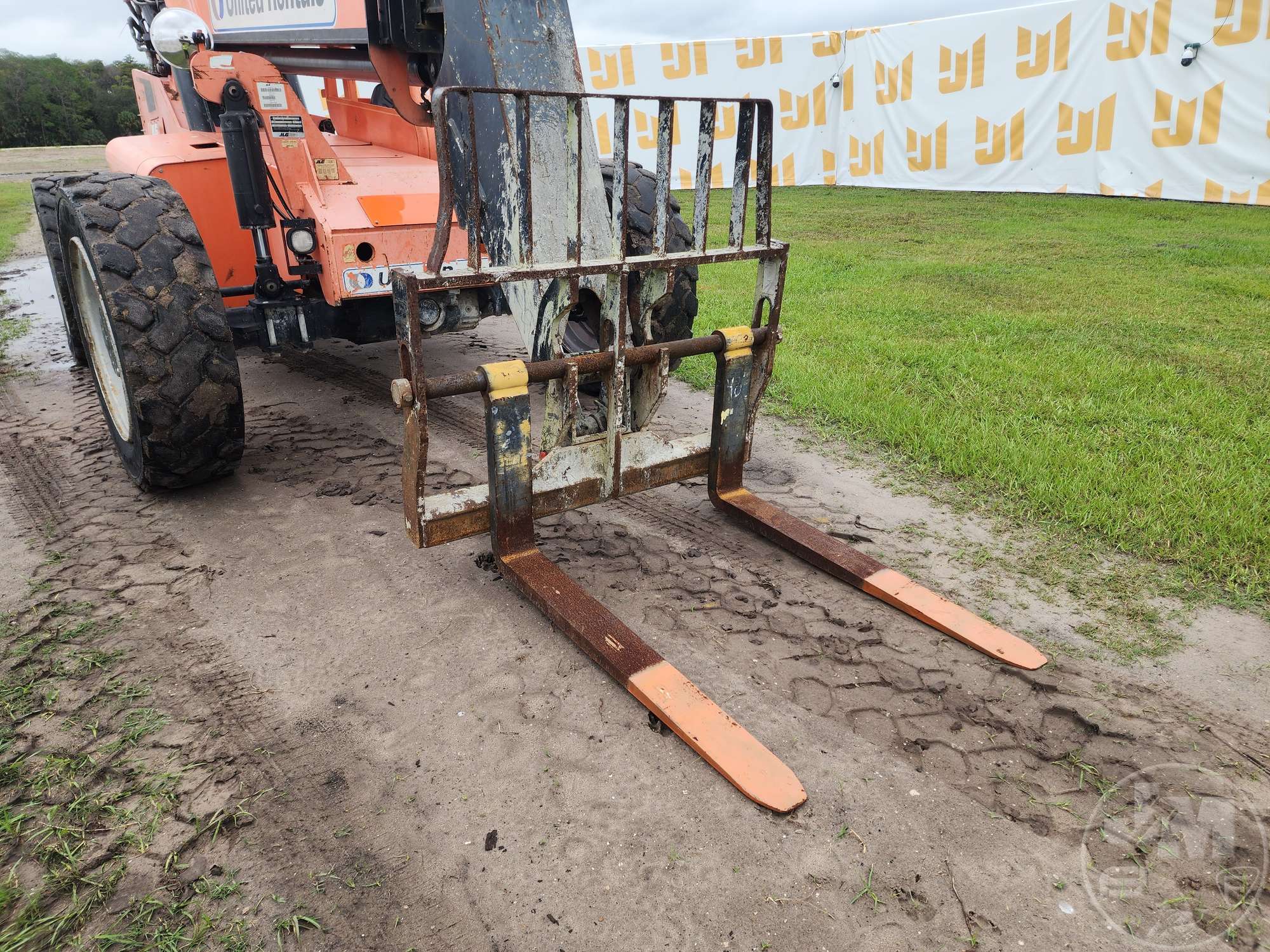 2017 JLG 6042