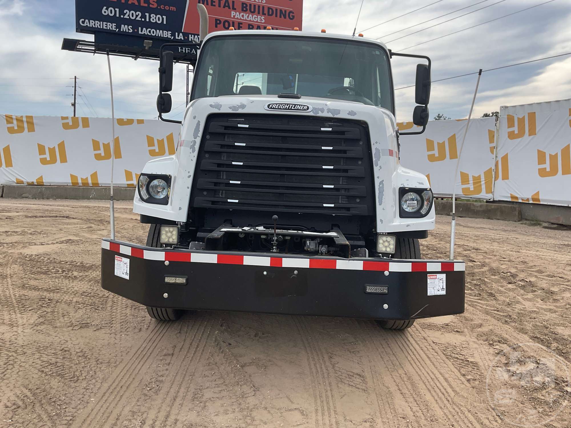 2016 Freightliner 108SD