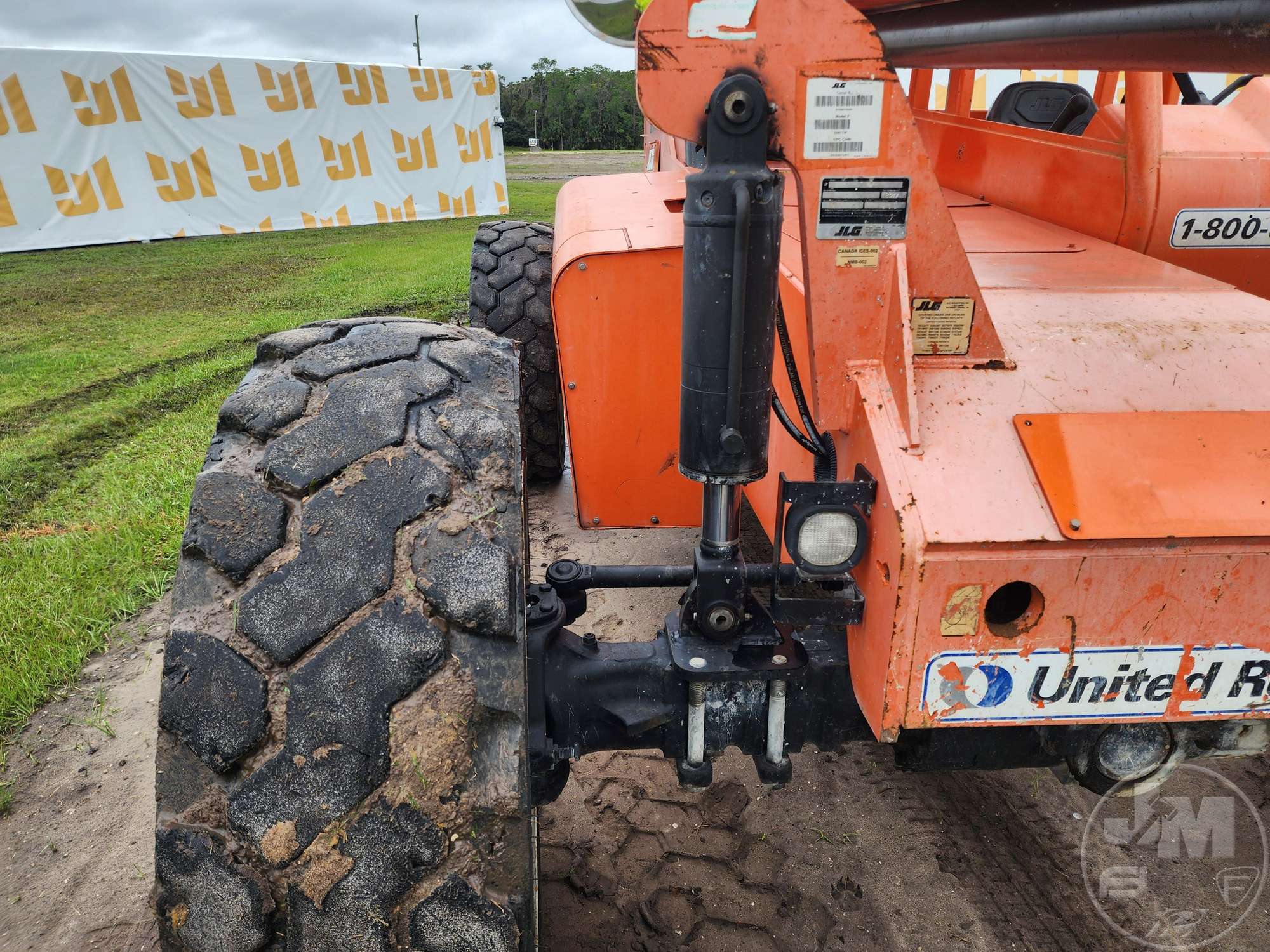 2017 JLG 6042