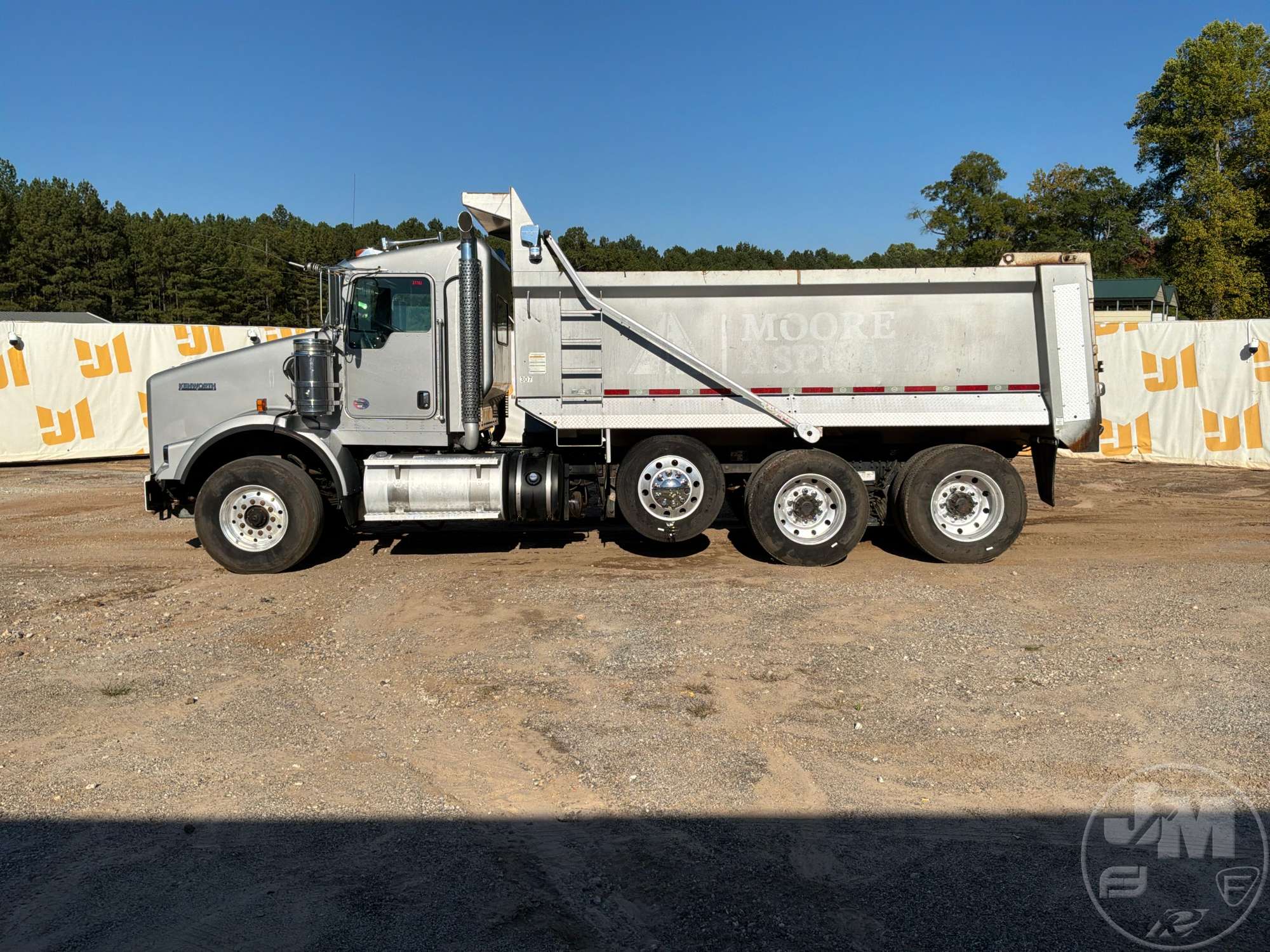2019 Kenworth T8 SERIES
