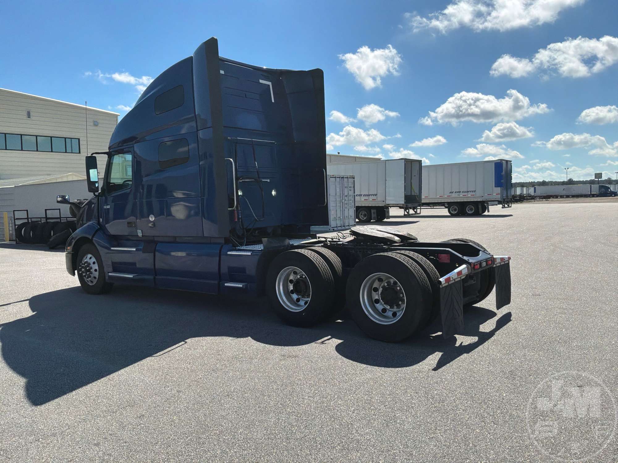 2022 Volvo VNL760