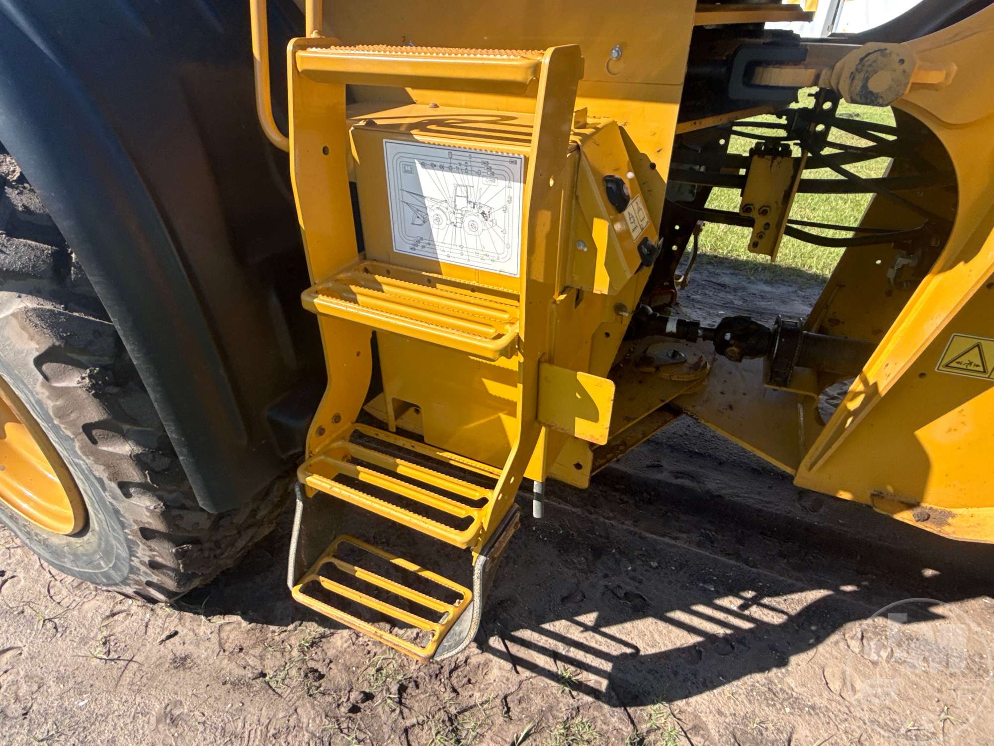 2021 Caterpillar 910