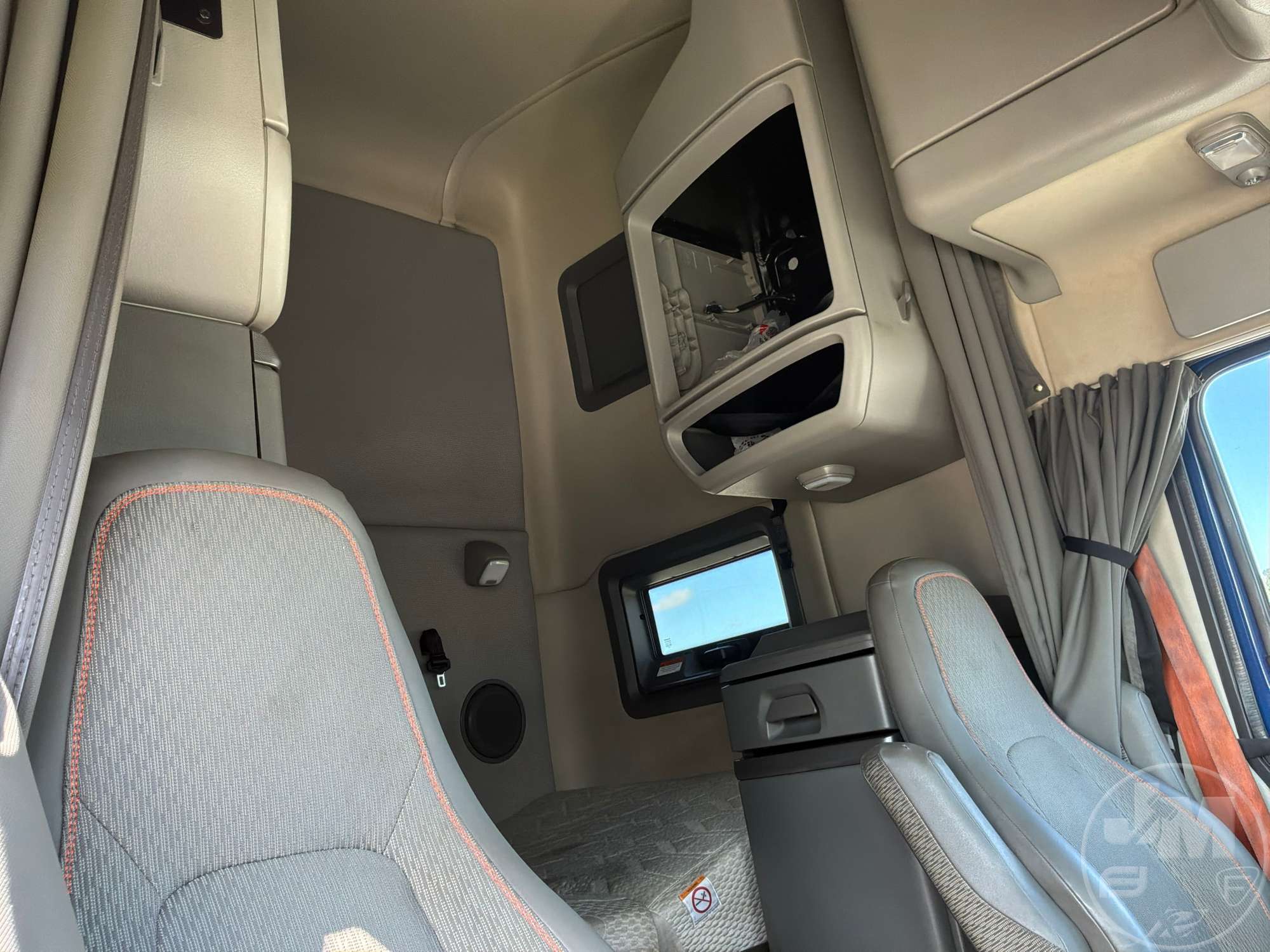 2022 Volvo VNL760