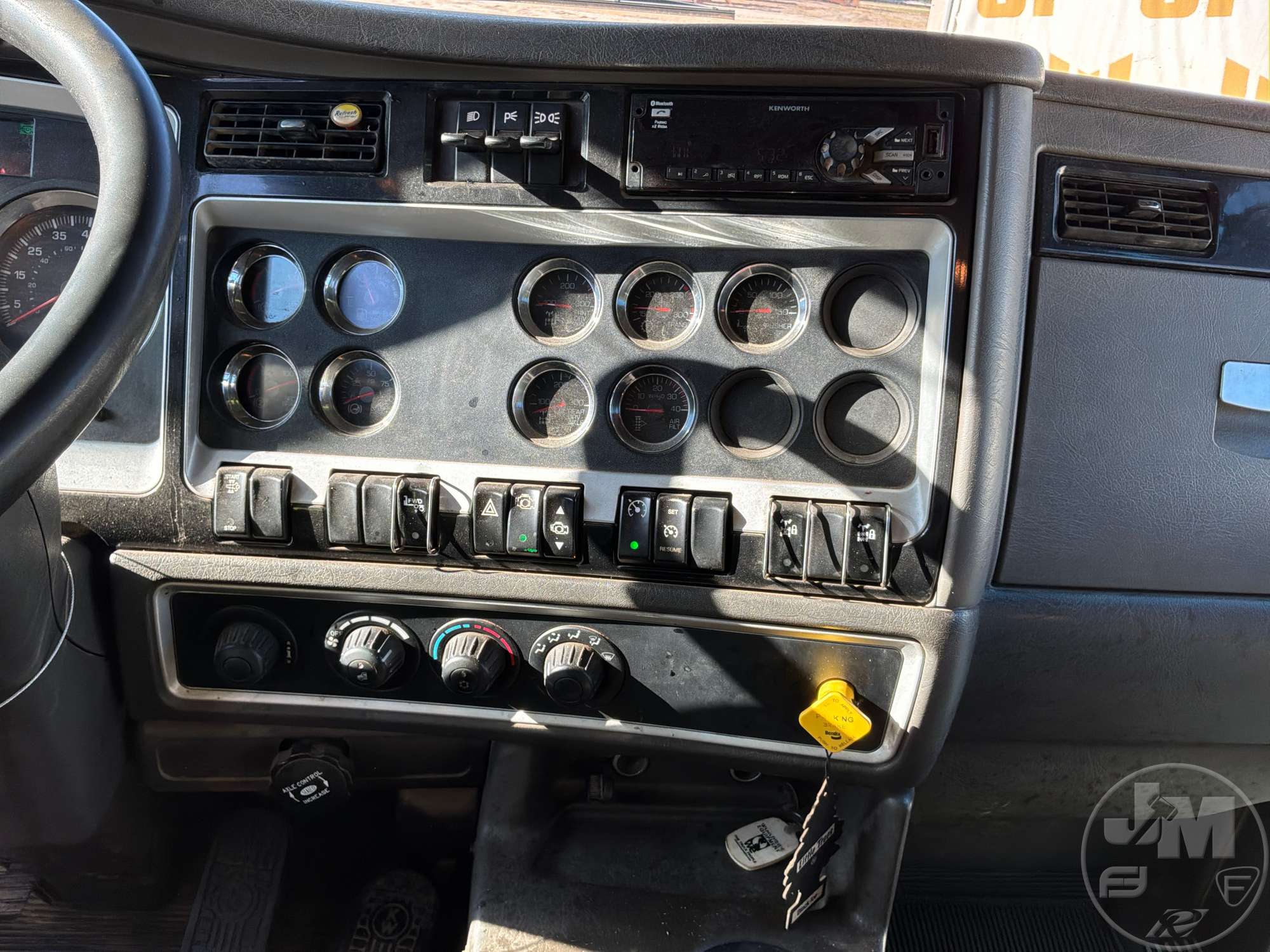 2019 Kenworth T8 SERIES