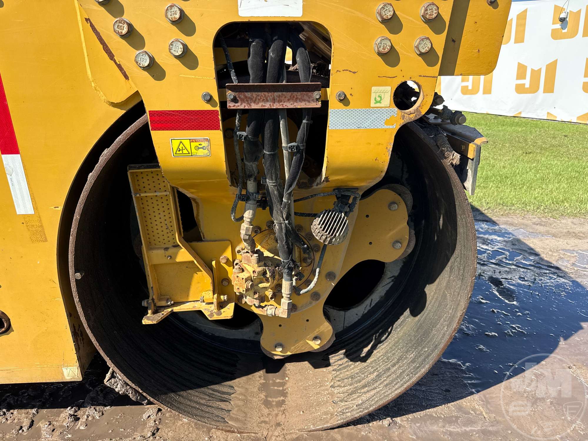2016 Caterpillar CB64B
