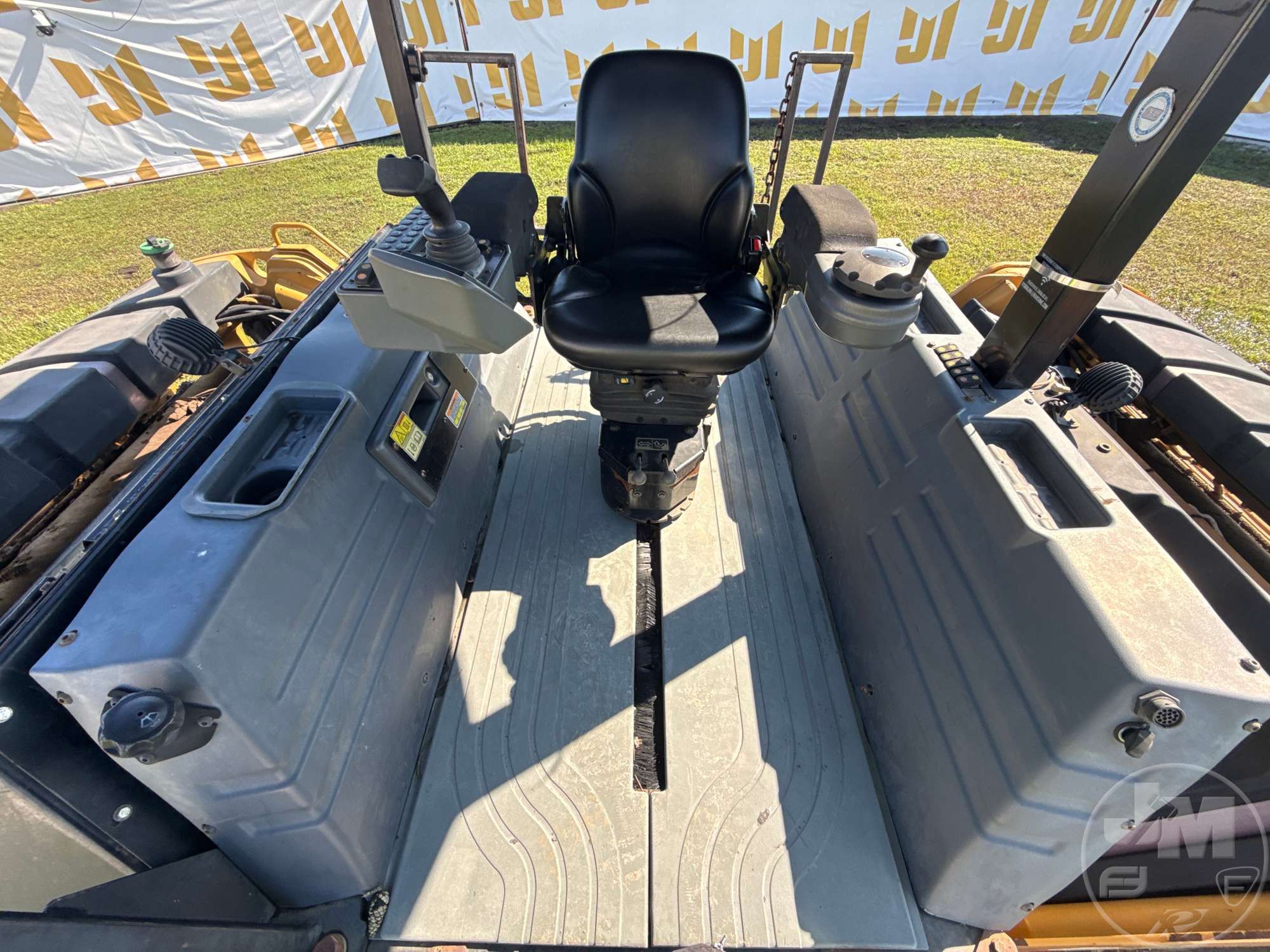 2016 Caterpillar CB64B