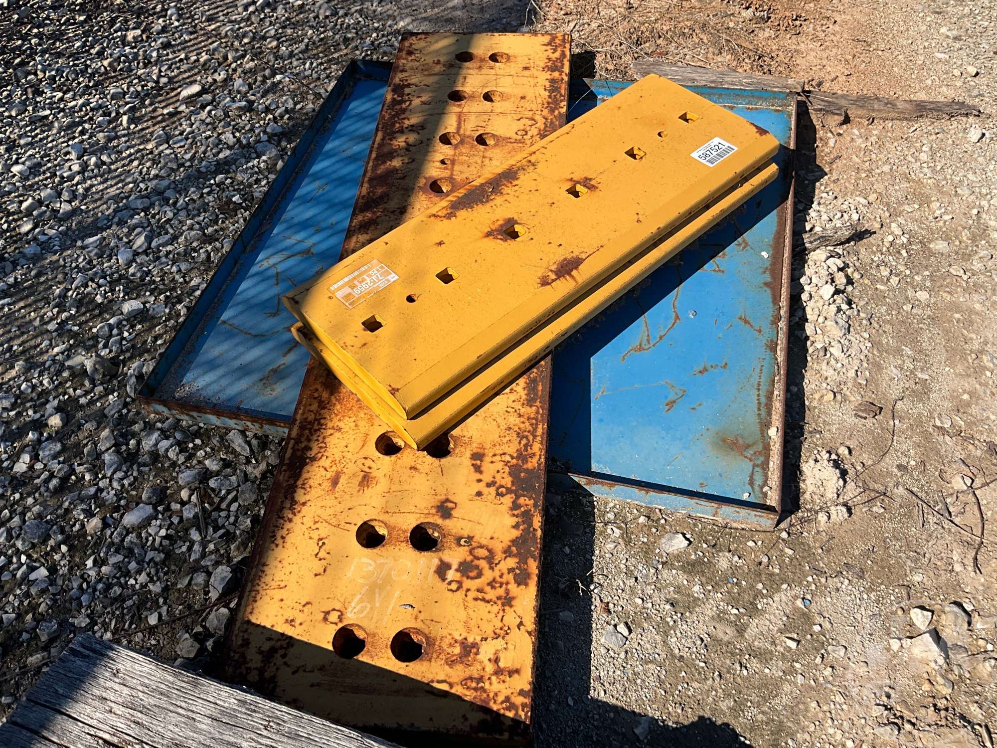 0 Caterpillar WEAR PLATES & CUTTING EDGES TO FIT D9