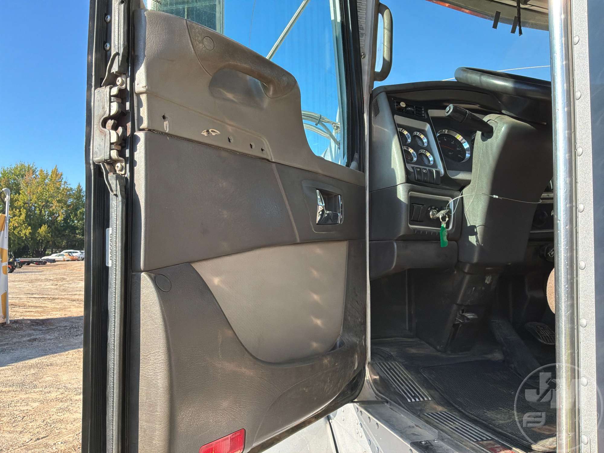 2019 Kenworth T8 SERIES