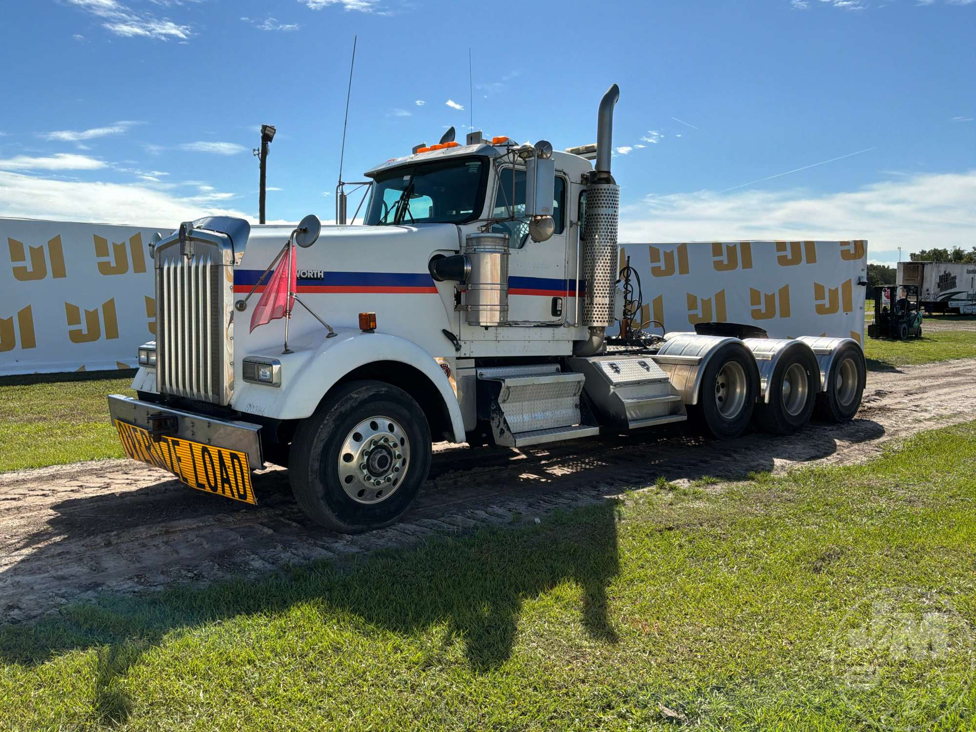 Photo of 2007 Kenworth W900L