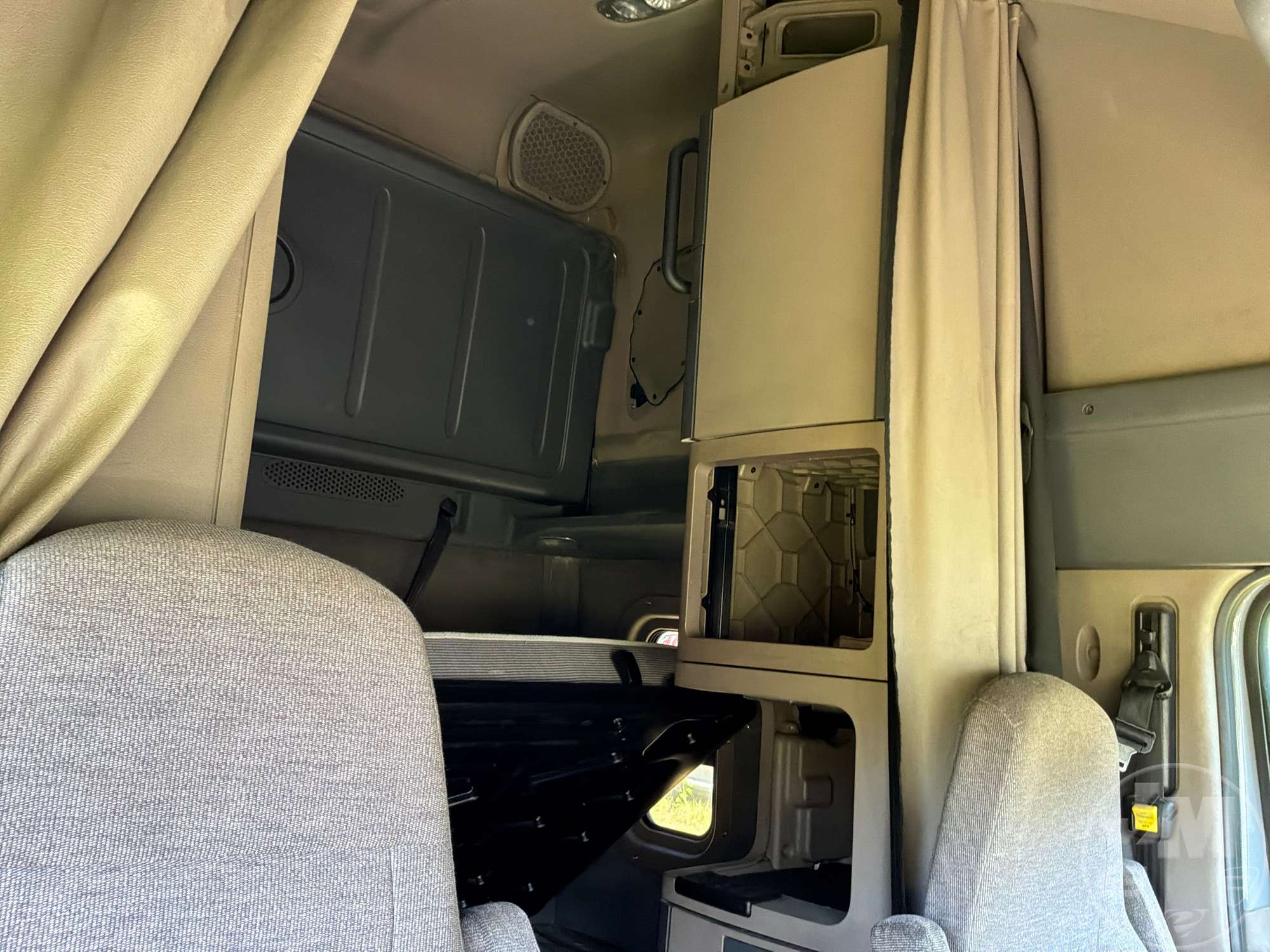 2015 Freightliner CASCADIA