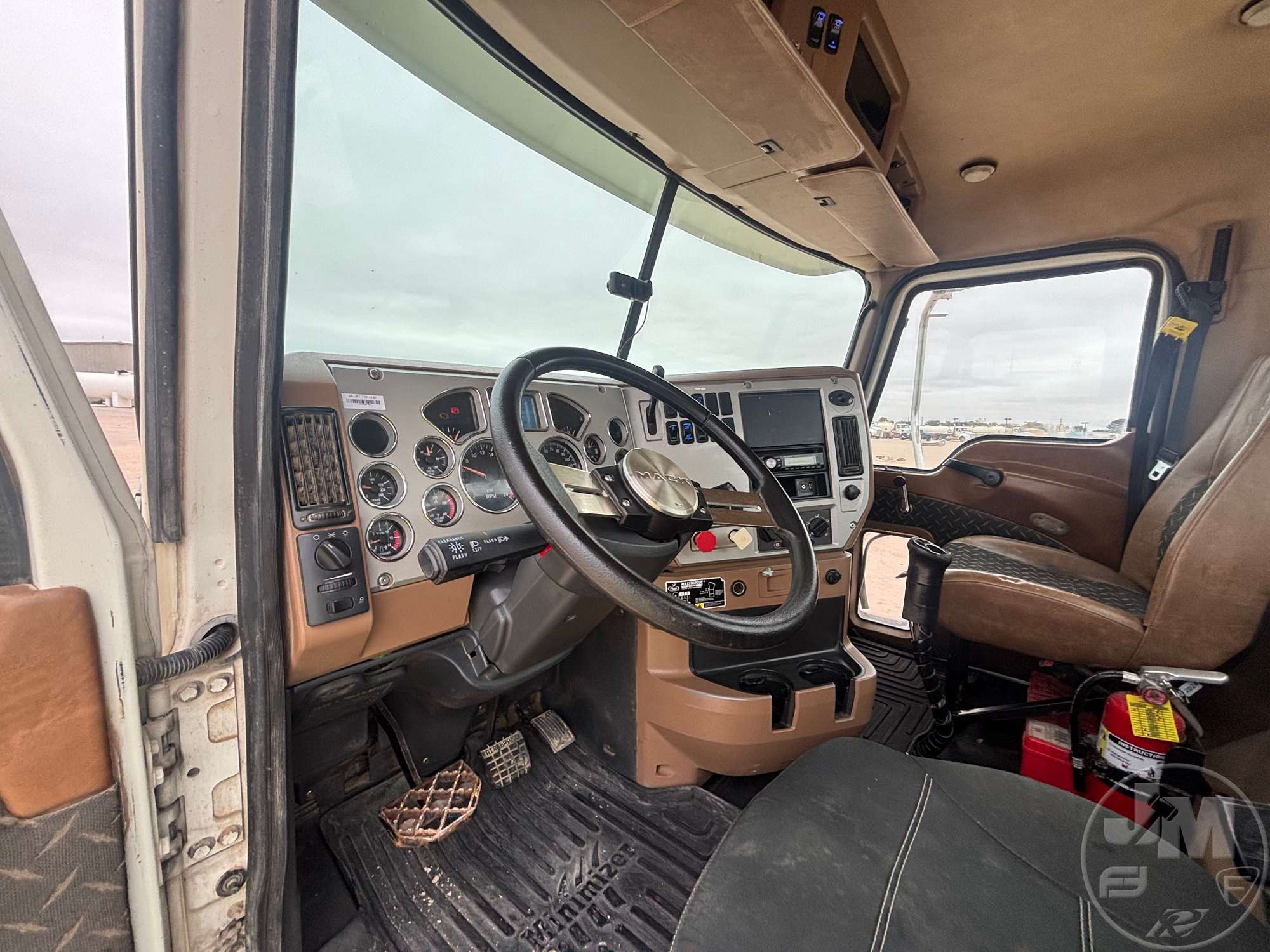 2013 Mack GU713