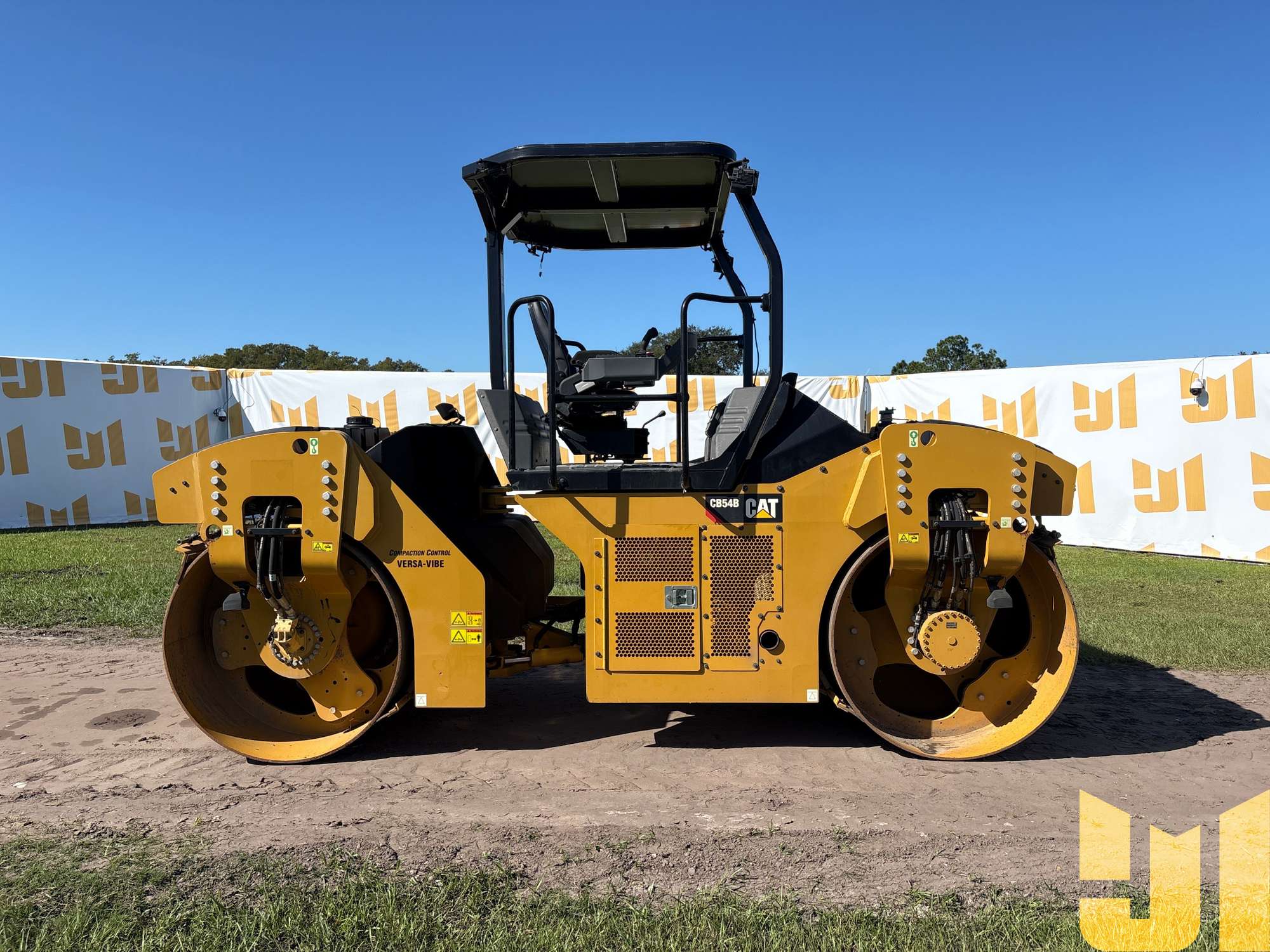 2016 Caterpillar CB54B
