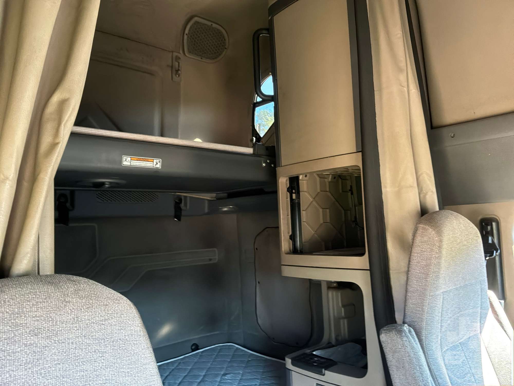 2015 Freightliner CASCADIA