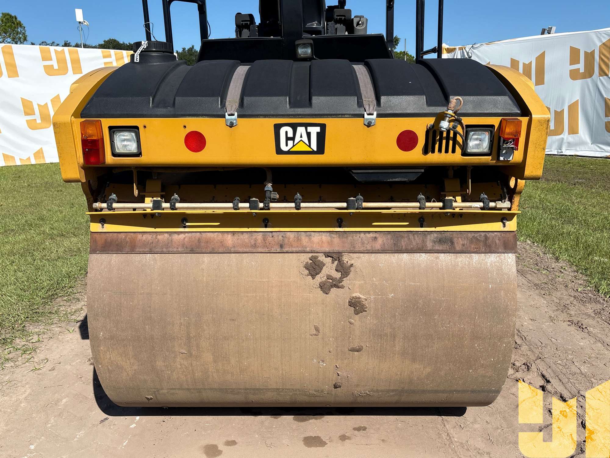 2016 Caterpillar CB54B