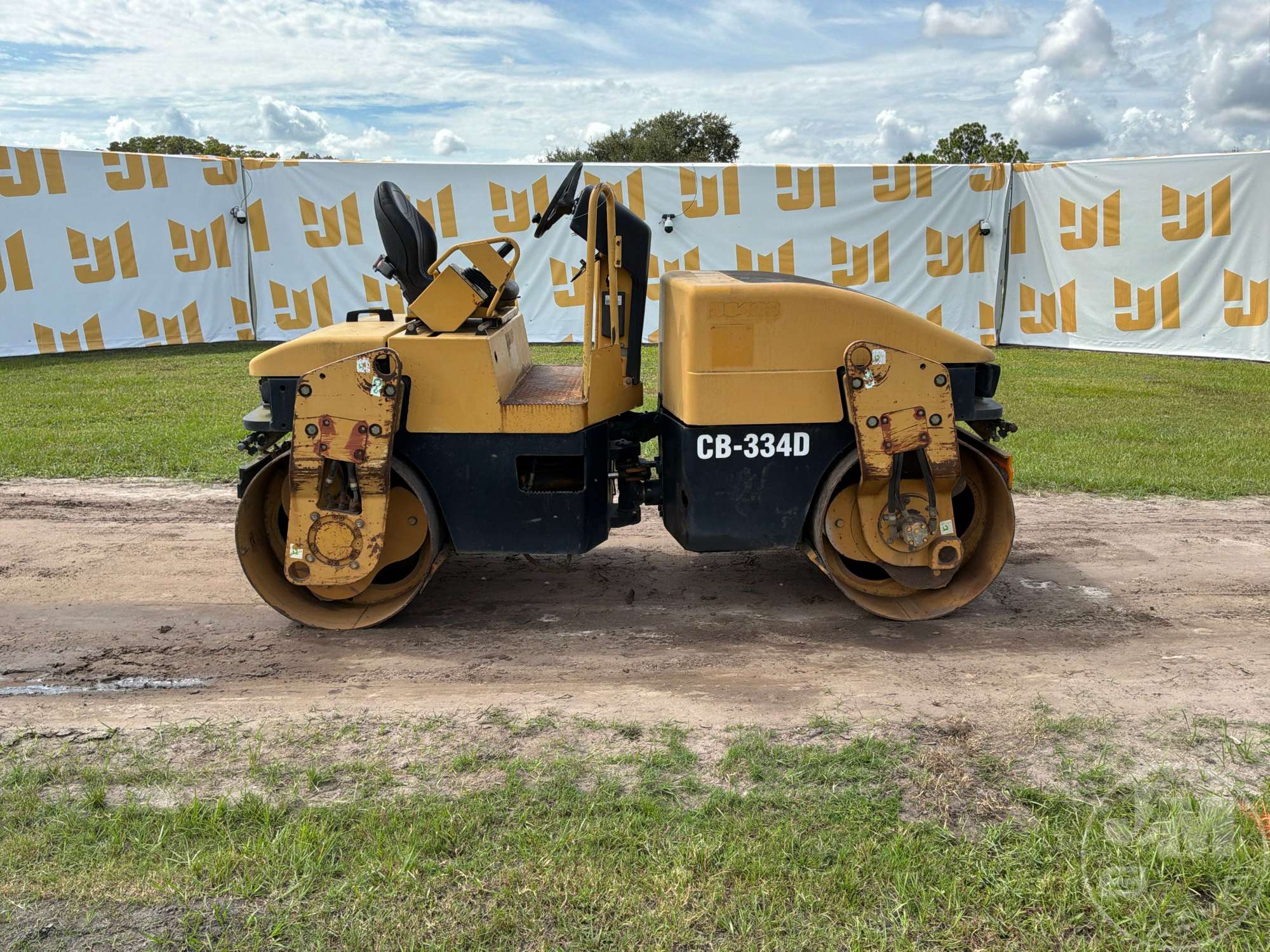 2003 Caterpillar CB334D