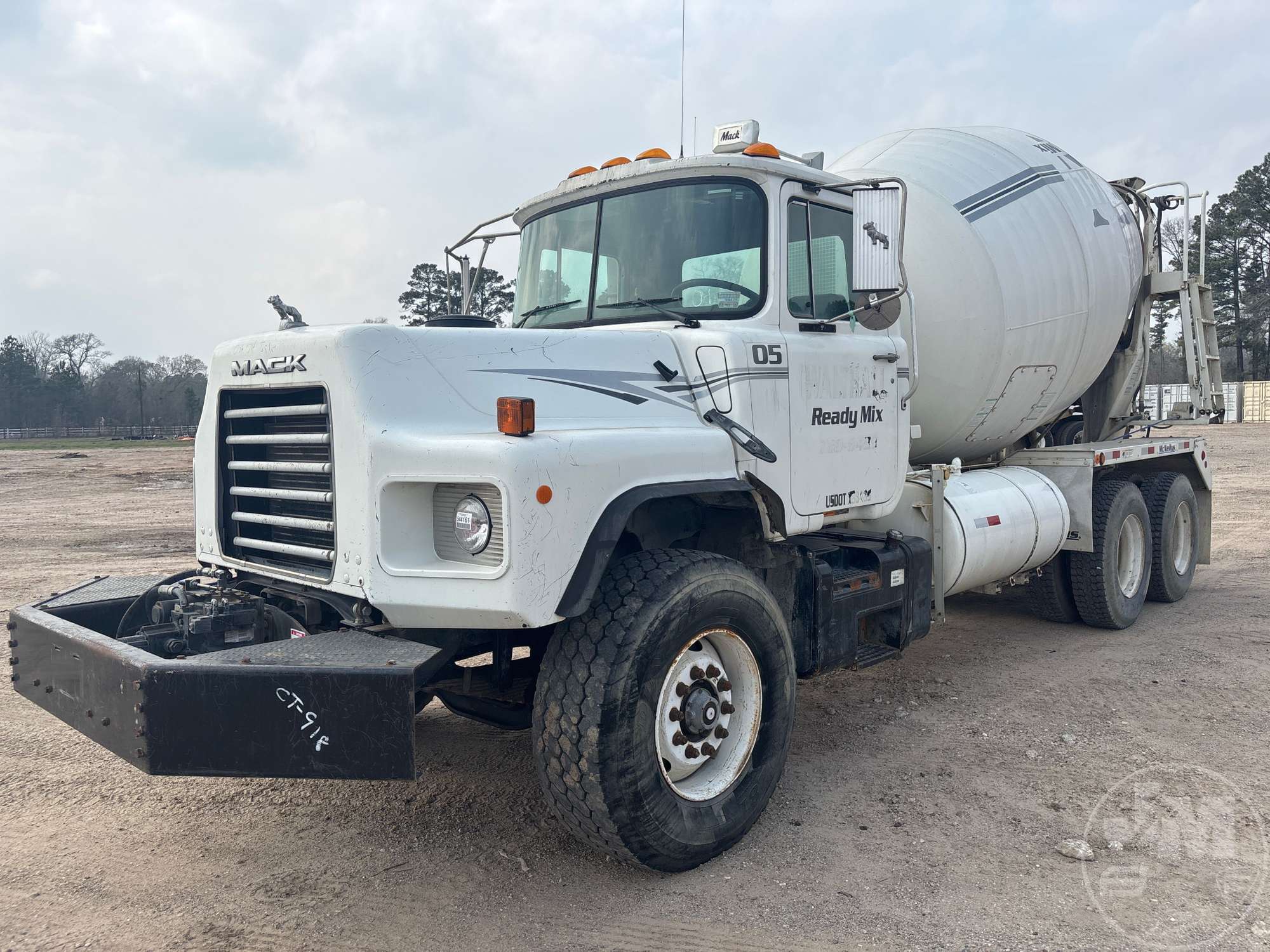 2005 Mack DM690S