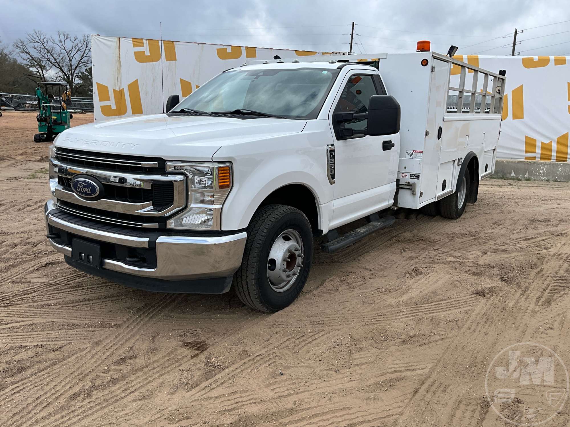 Photo of a 2021 Ford F-350XL SD