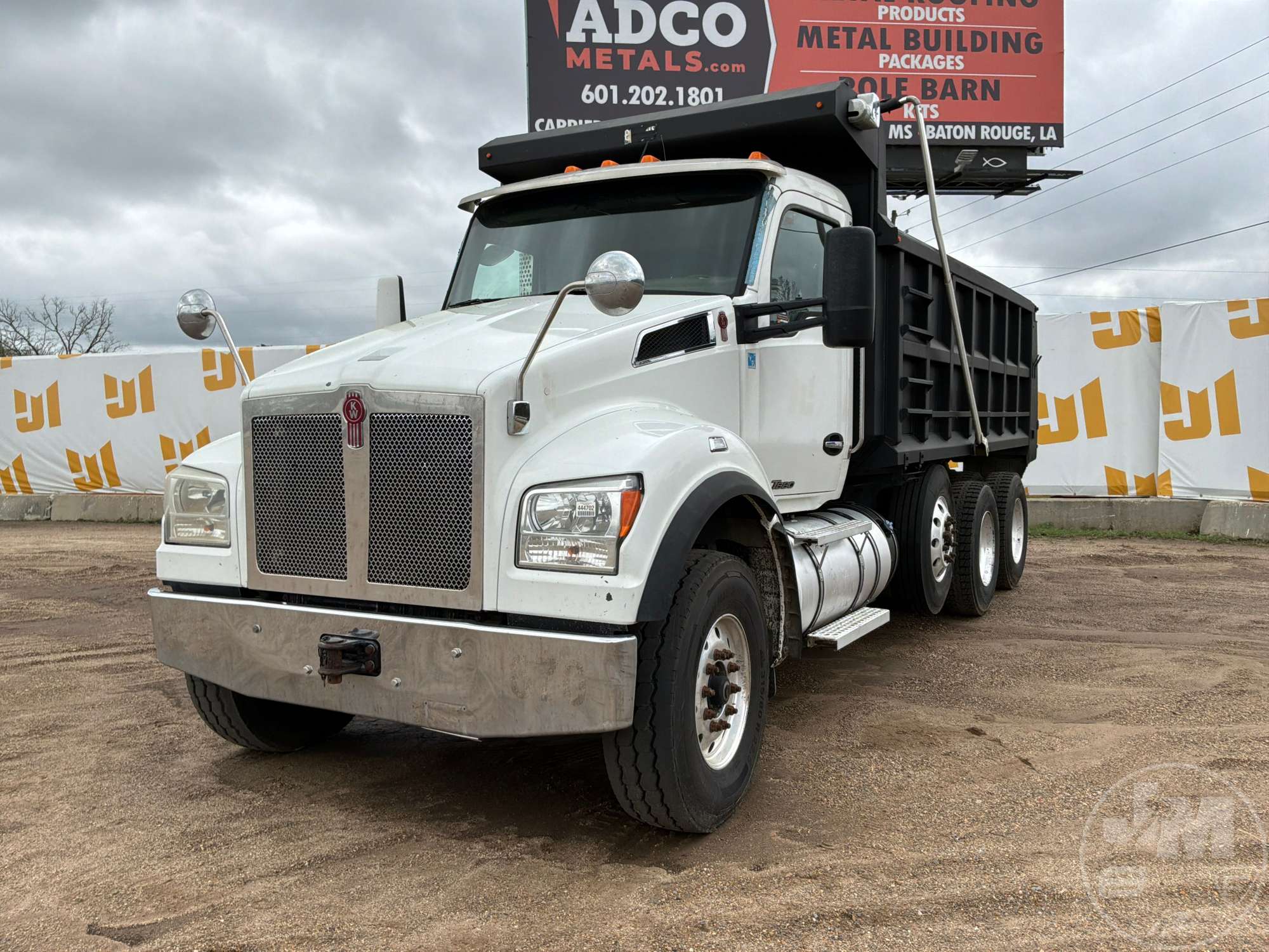 Photo of a 2020 Kenworth T880