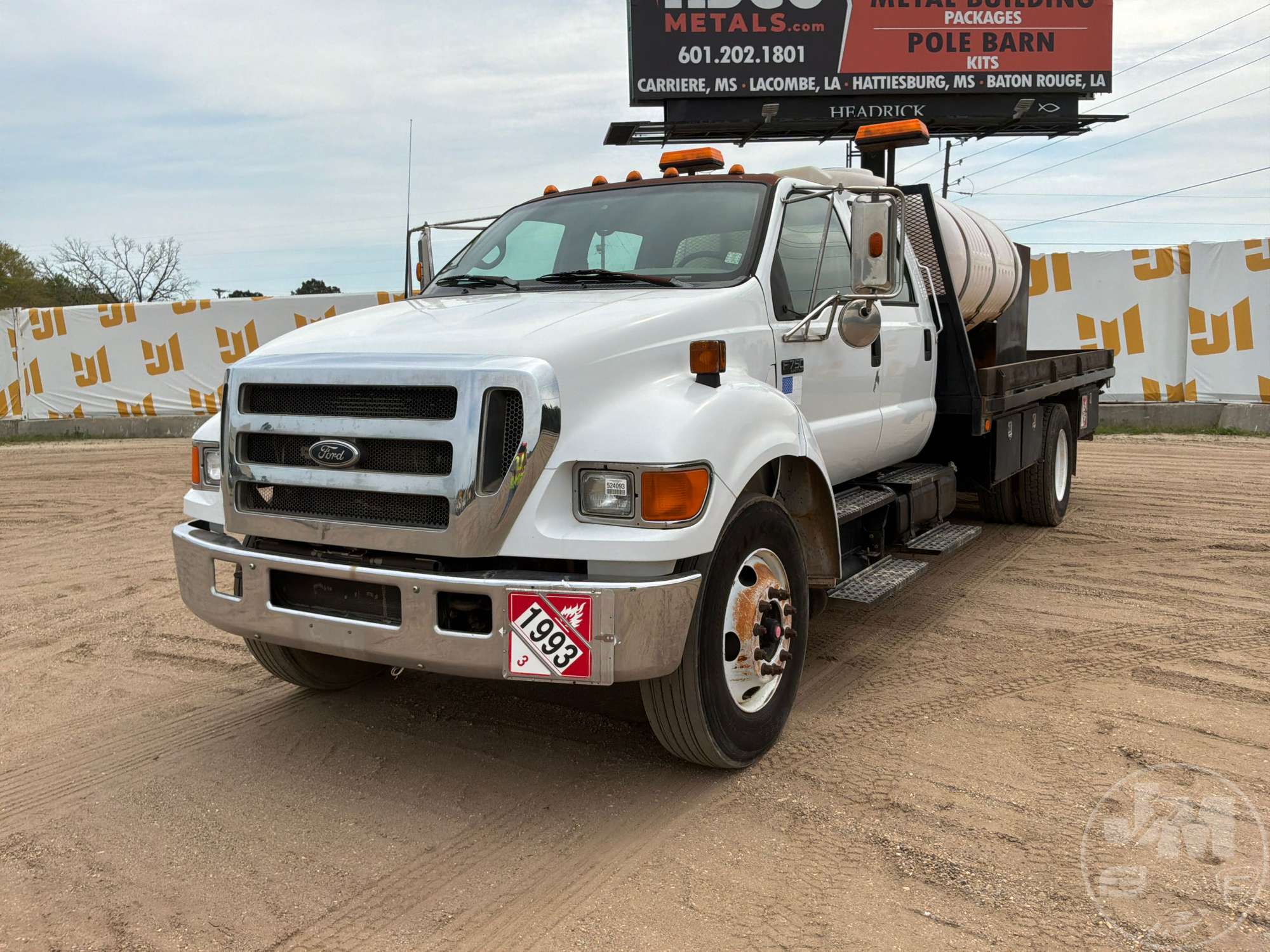 Photo of a 2005 Ford F-750XL