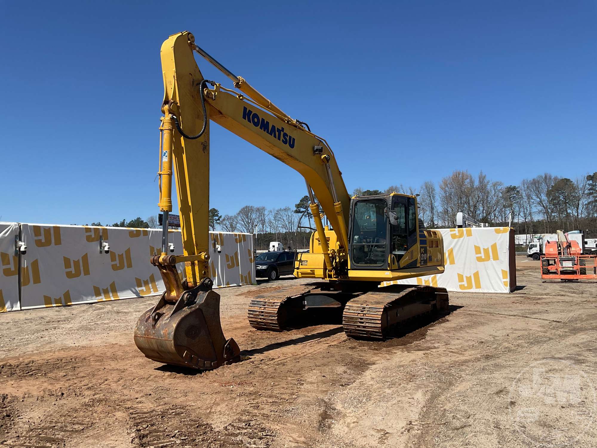 Photo of a 2015 Komatsu PC210LC-10