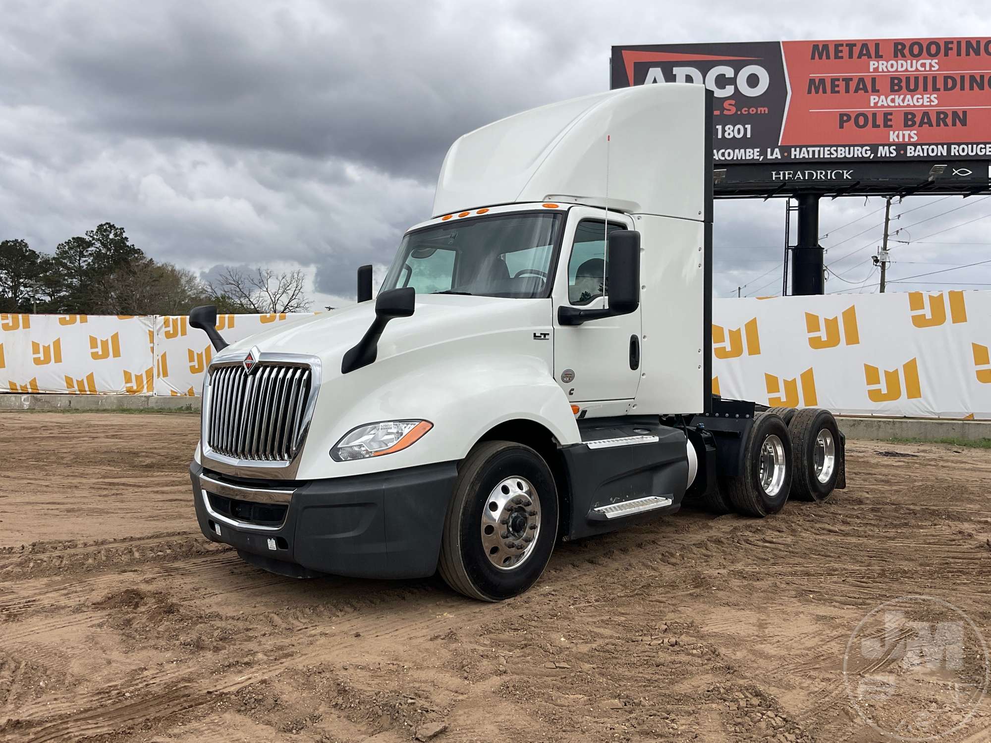 Photo of a 2021 International LT625