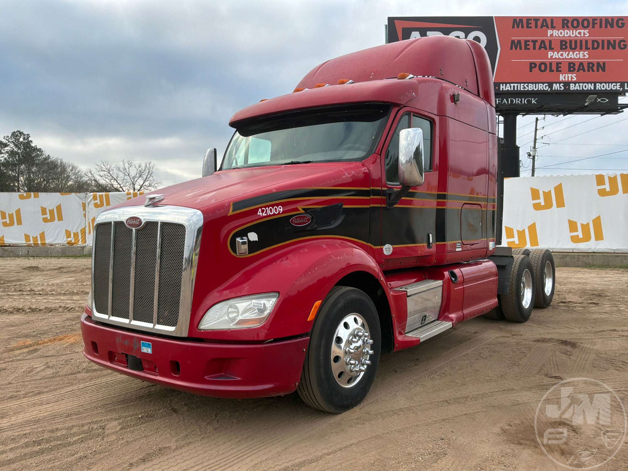 Photo of a 2012 Peterbilt 587