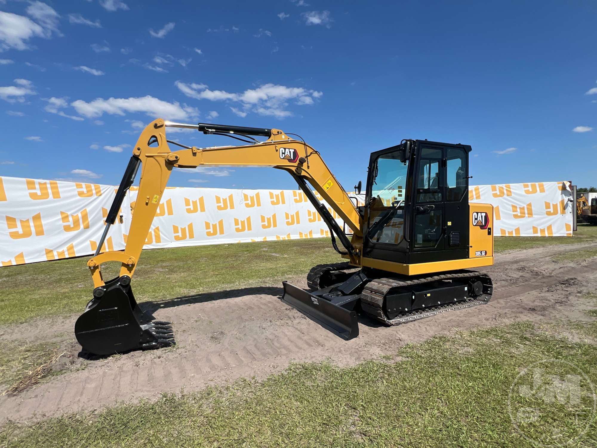 Photo of a 2025 Caterpillar 30550