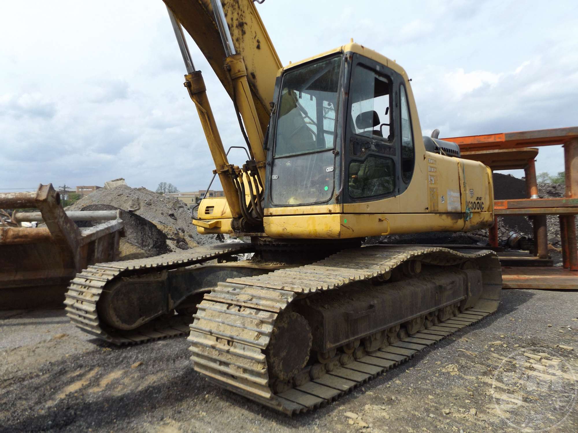 Photo of a  Komatsu PC300LC-6