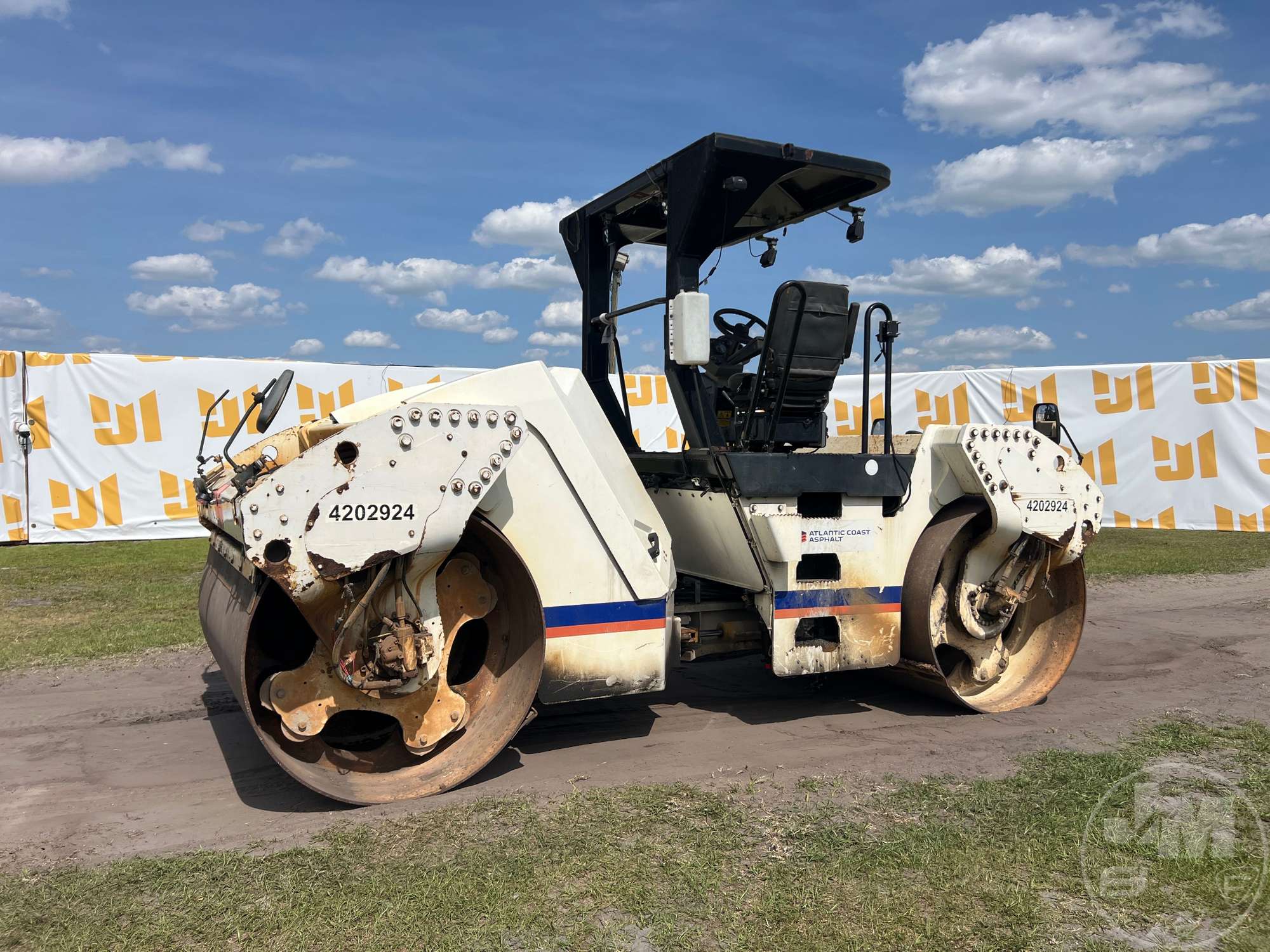 Photo of a 2015 Caterpillar CB54